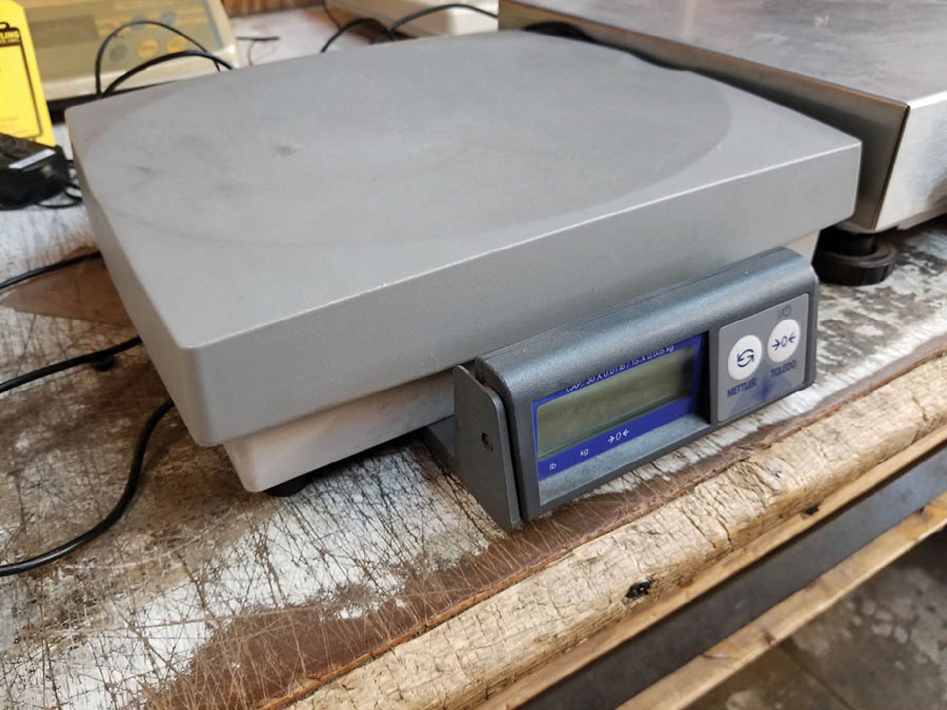 METLER-TOLEDO DIGITAL PLATFORM SCALE, 150 LB. X 0.05 LB. CAPACITY,  13 3/4" X 11 3/4" STAINLESS - Image 2 of 3