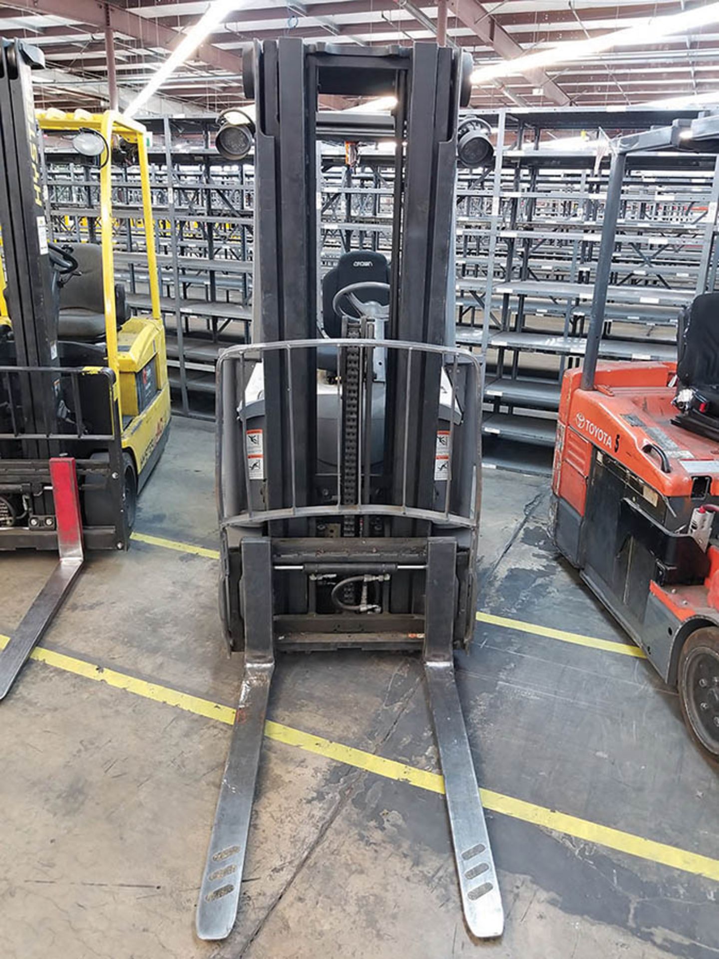 2013 CROWN 4500 SERIES 4,825-LB. ELECTRIC FORKLIFT, 83" 3-STAGE MAST, FORK RACK, SOLID NON-MARKING - Image 2 of 5