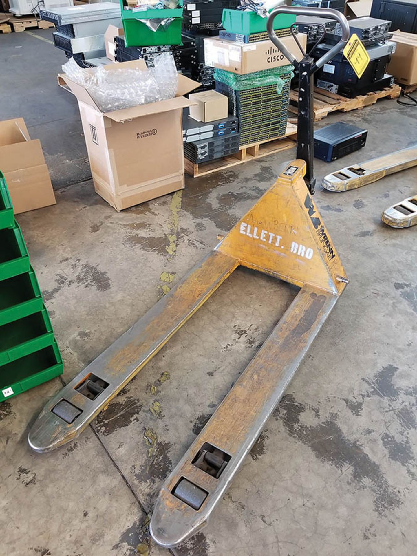 (1) ML55 5500 LB. HYDRAULIC PALLET JACK & (1) WESCO 5500 LB. HYDRAULIC PALLET JACK - Image 2 of 4