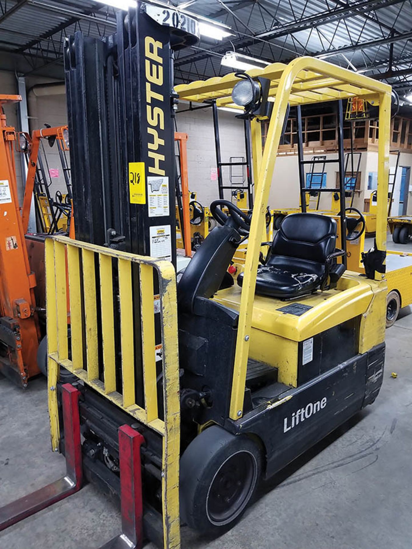 HYSTER 3,450 LB. ELECTRIC FORKLIFT,  MODEL J35ZT, 36V, 192" LIFT HEIGHT, 3-STAGE 84" MAST, 42" - Image 2 of 6