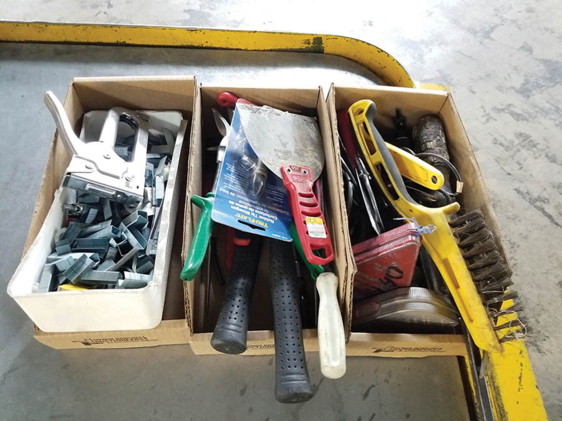 BOX OF ASSORTED HAND TOOLS & BOLT CUTTERS