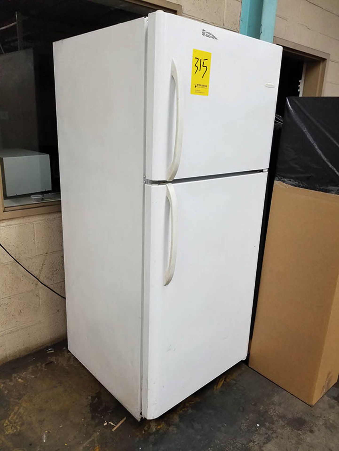 FRIGIDAIRE REFRIGERATOR