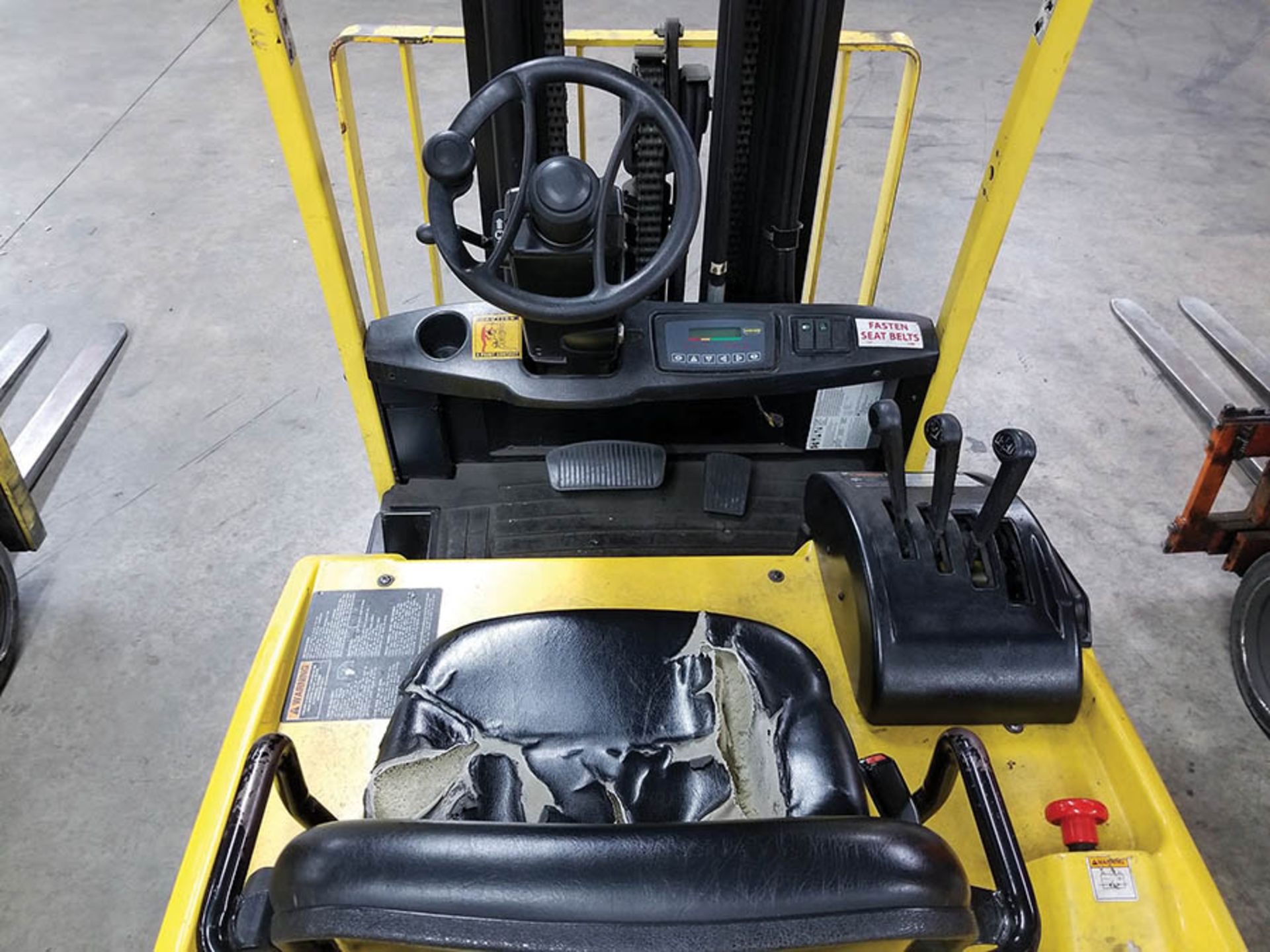 HYSTER 3,450 LB. ELECTRIC FORKLIFT,  MODEL J35ZT, 36V, 192" LIFT HEIGHT, 3-STAGE 84" MAST, 42" - Image 6 of 6