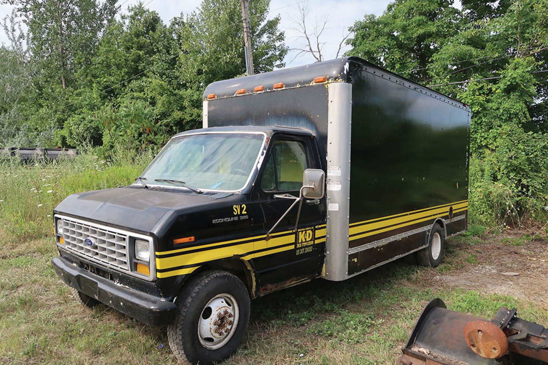 1988 FORD ECONOLINE VAN BODY TRUCK; VIN #1FDKE37G8JHB05916, MILES SHOWING: 211,146 (OUT OF SERVICE)