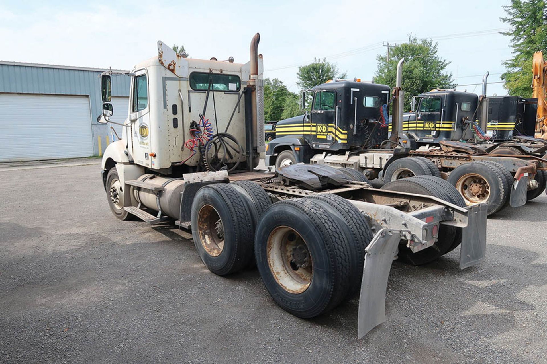 2002 FREIGHTLINER TANDEM AXLE TWIN SCREW SEMI-TRUCK; VIN 1FUJA6AS13LK40Z54, 10-SPEED TRANSMISSION, - Image 4 of 10