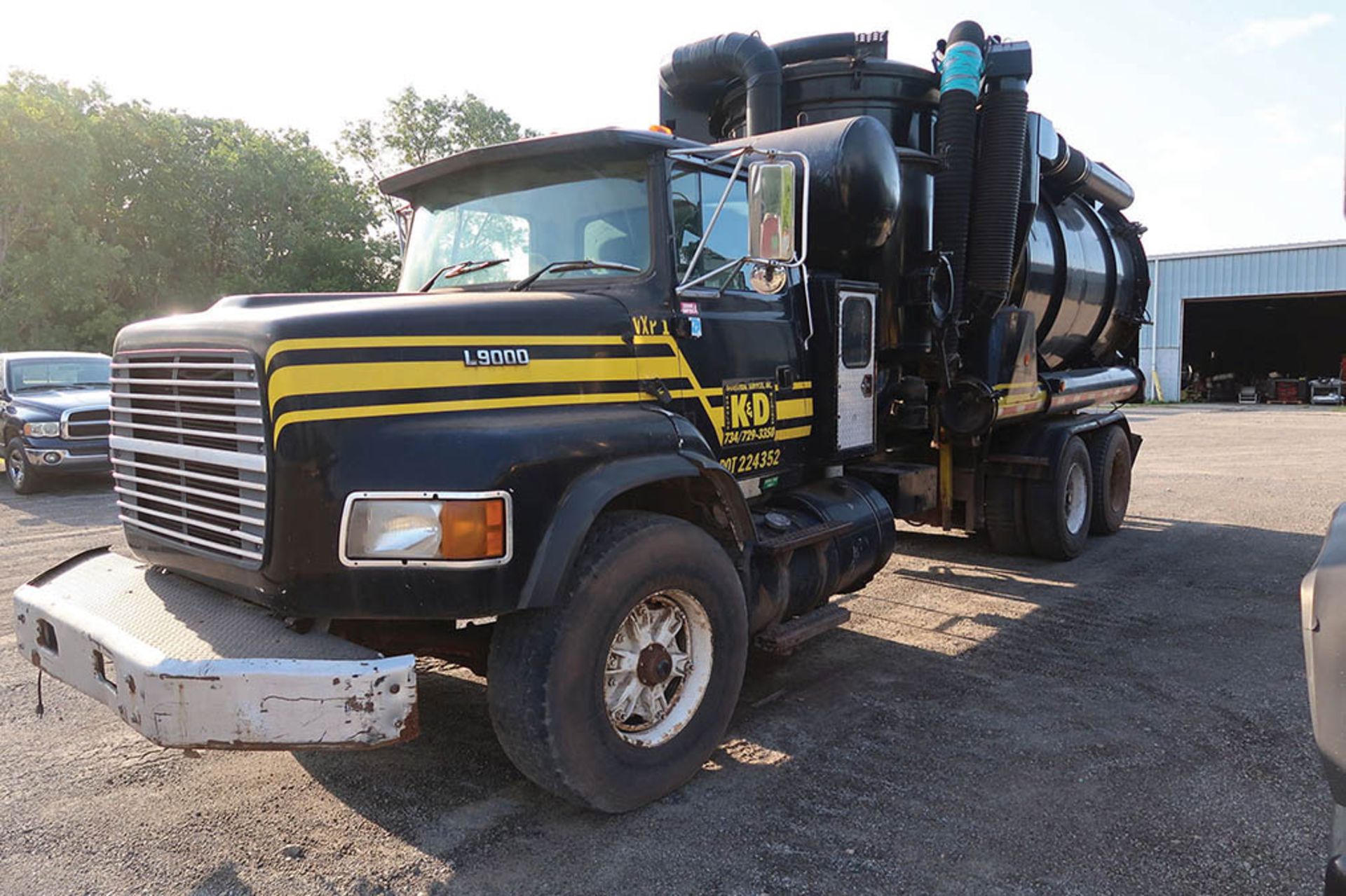 1995 FORD L9000 TANDEM AXLE VACUUM TANKER TRUCK; VIN #1FDZY90X7SVA11340, EATON TRANSMISSION, 2-SPEED