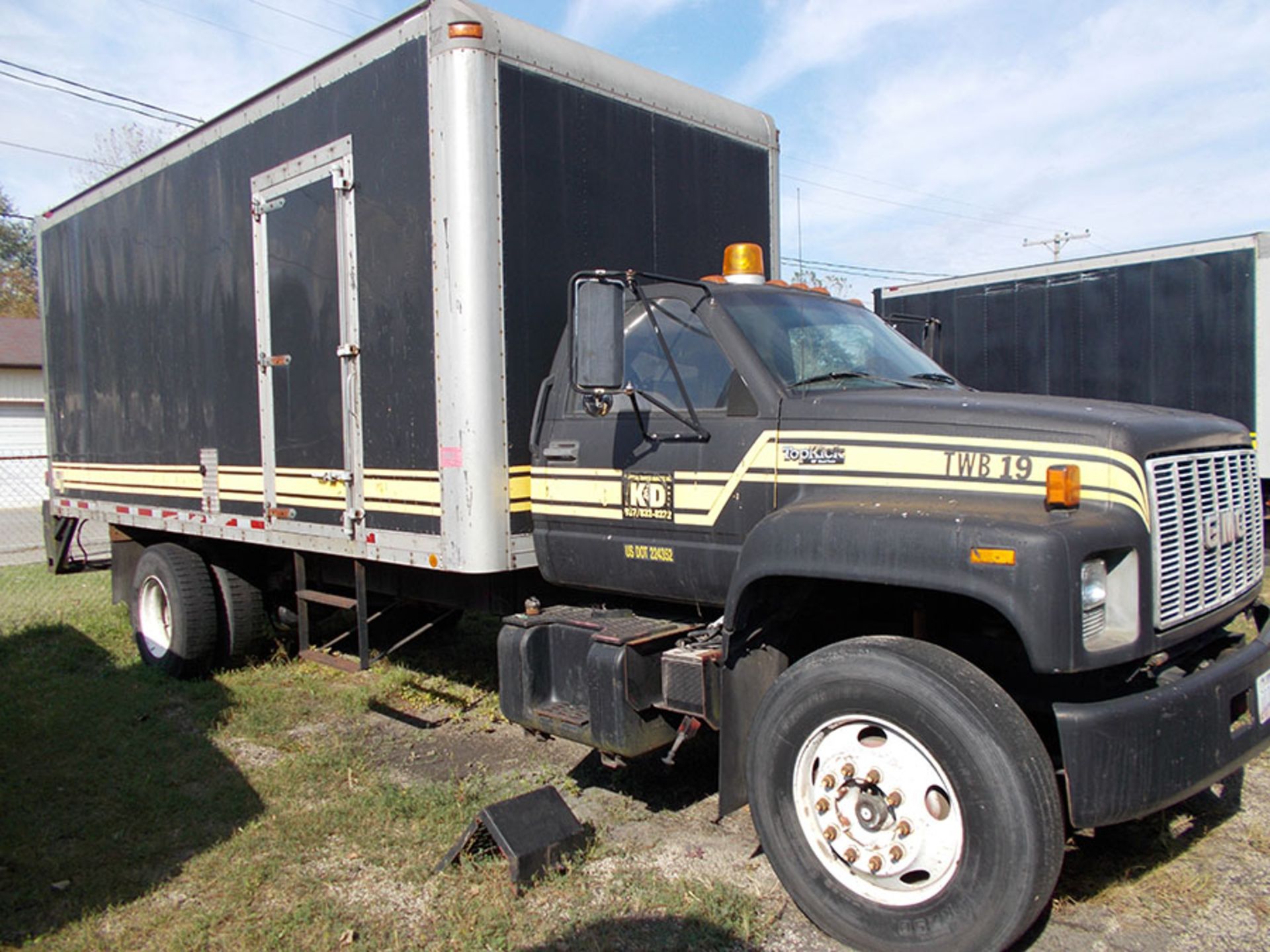 1995 GMC BOX TRUCK WITH WATER BLASTER; 191,045 MILES, VIN 1GDM7H1J7SJ514620, CAT MODEL 3116 - Image 2 of 6