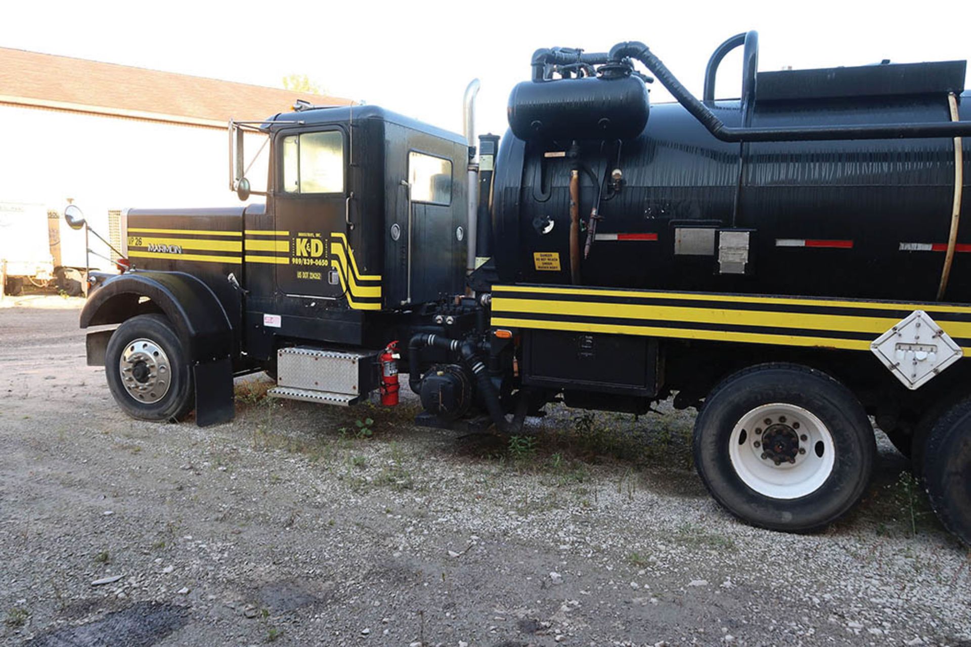 1990 MARMON VACUUM TRUCK; VIN # 1JUKE0188L1000233, PRESVAC SYSTEMS PV750R VACUUM PUMP, PRESVAC - Image 5 of 15