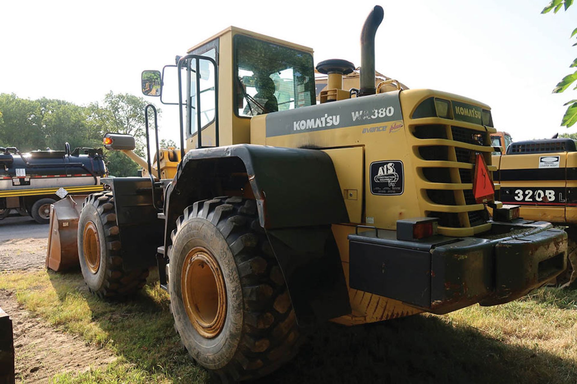 KOMATSU MODEL WA380-3MC 4WD RUBBER TIRE FRONT END LOADER; S/N A51539, 4-YD. FRONT BUCKET, 29 «'' - Image 6 of 8