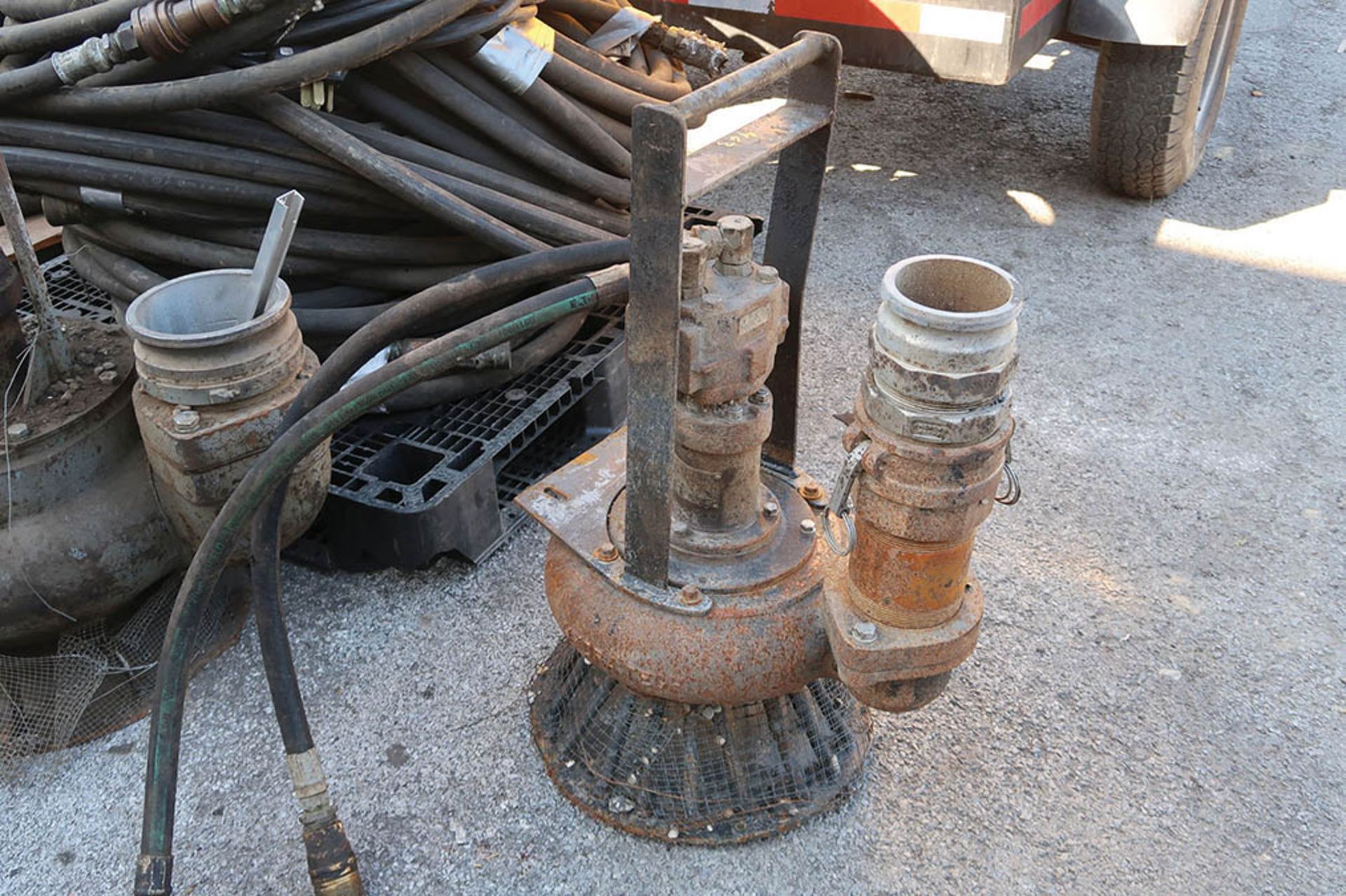 (LOT) (3) SKID HYDRAULIC HOSE AND (3) SEWER PUMPS ***LOCATED IN MIDLAND, MICHIGAN** - Image 2 of 5