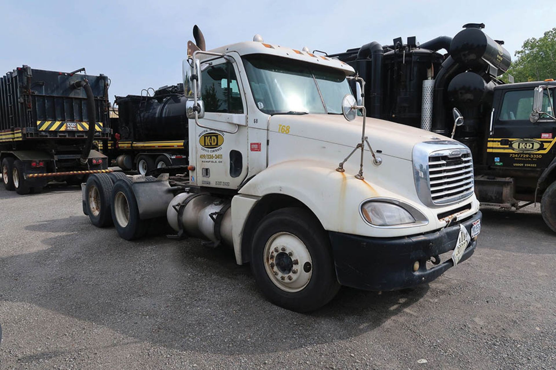 2002 FREIGHTLINER TANDEM AXLE TWIN SCREW SEMI-TRUCK; VIN 1FUJA6AS13LK40Z54, 10-SPEED TRANSMISSION, - Image 2 of 10