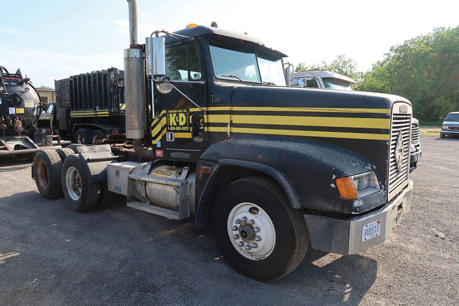 1996 FREIGHTLINER TANDEM AXLE TWIN SCREW SEMI-TRUCK; VIN #1FUYDKYBXTH742569, 61,4000 LB. GVWR, WET - Image 2 of 7