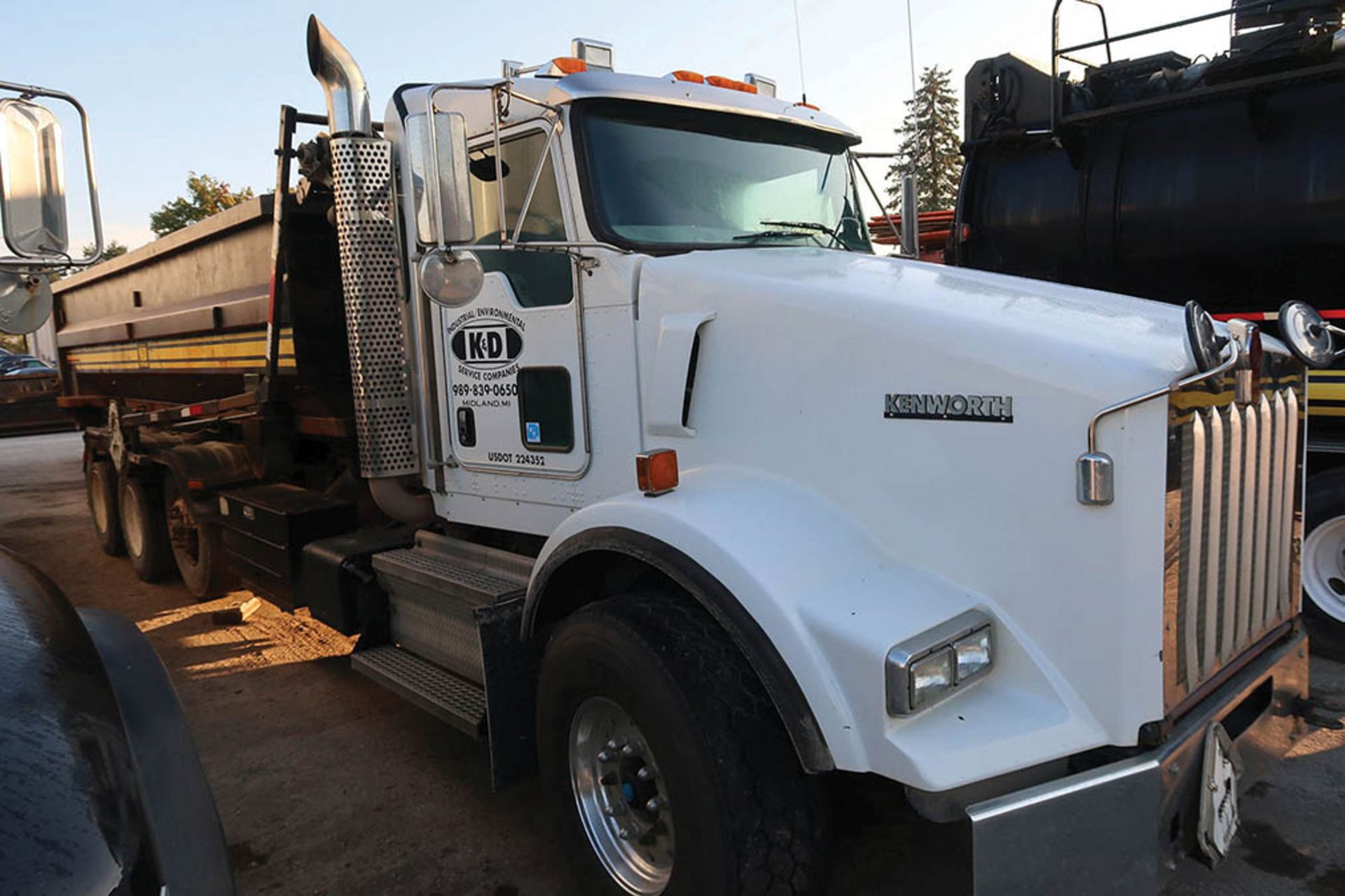 2011 KENWORTH T/A ROLL-OFF TRUCK; VIN # 1NKDXUTX0BJ291513, GALFAB MODEL NOR80199T118 ROLL-OFF BED, - Image 2 of 16