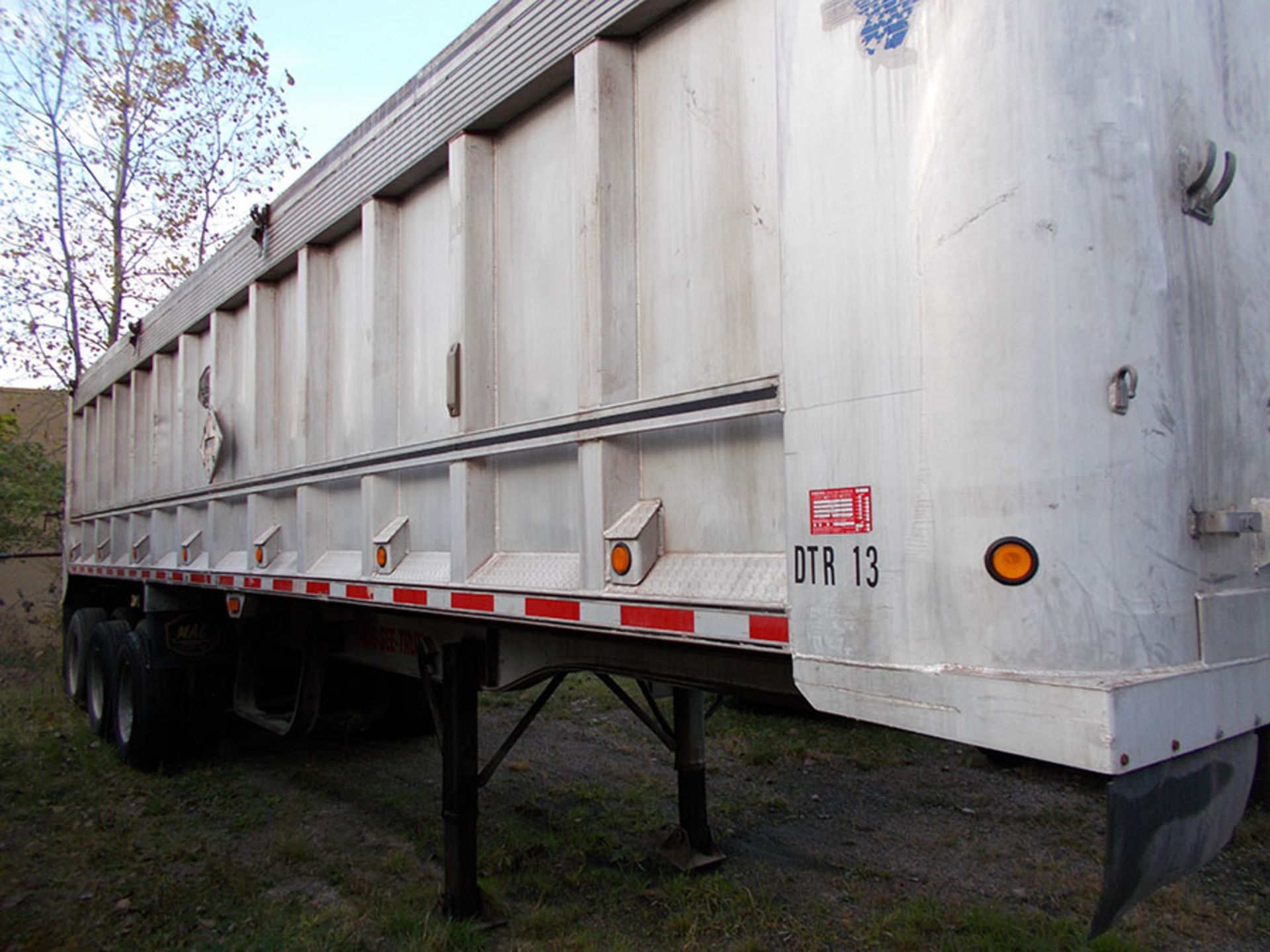 2005 MAC SEMI DUMP TRAILER; 3-AXLE, 35' X 6' TALL BED, VIN 5MADA35395C008695 ***LOCATED IN - Image 3 of 3