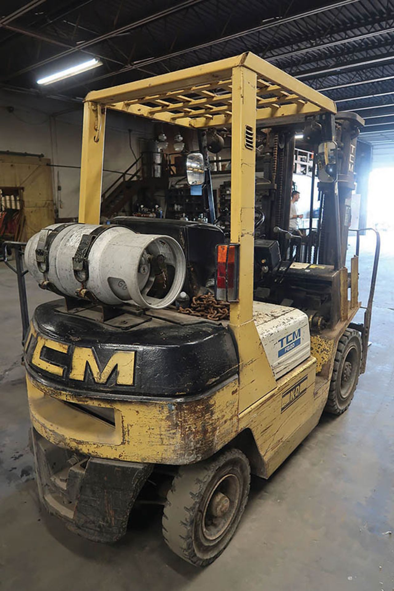 4,500 LB. TCM FG20 LP GAS CUSHION TIRE FORKLIFT; S/N N/A, 3-STAGE MAST, 32'' MAST HEIGHT, 1,984 - Image 3 of 6