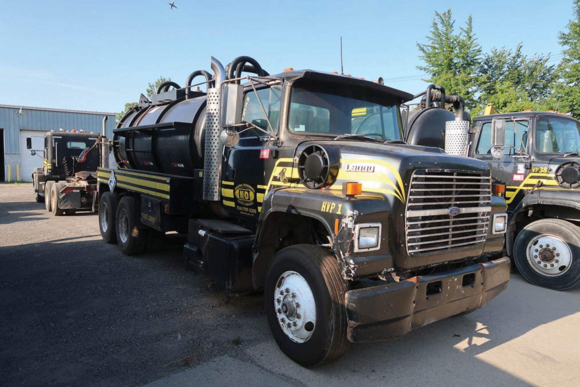 1991 FORD L9000 TANDEM AXLE HD PUMPER TRUCK; VIN #1FDYW90W3MVA01481, EATON FULLER TRANSMISSION, 2- - Image 2 of 9