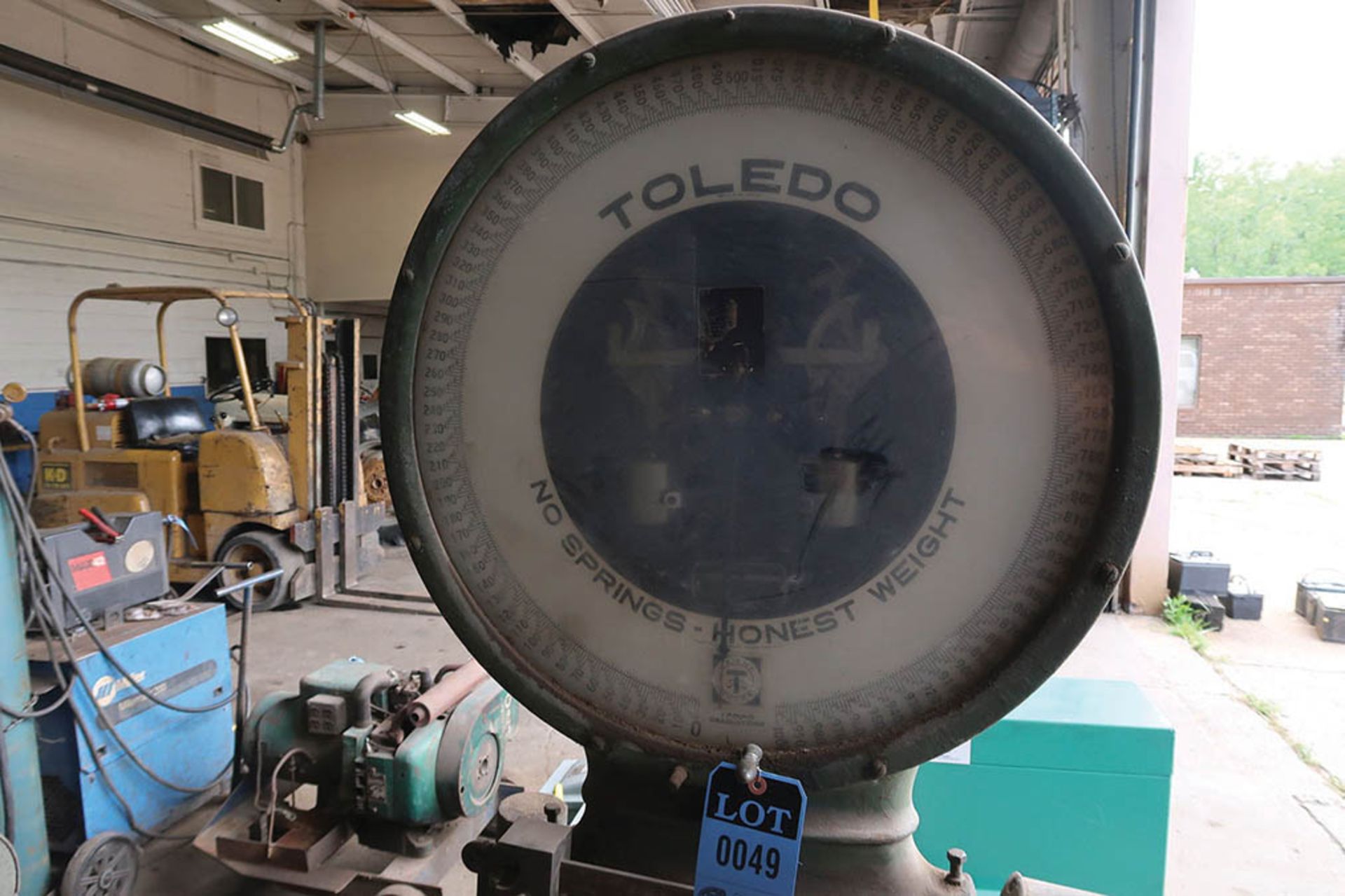 1,600 LB. TOLEDO NO SPRING -HONEST WEIGHT SCALE - Image 3 of 4