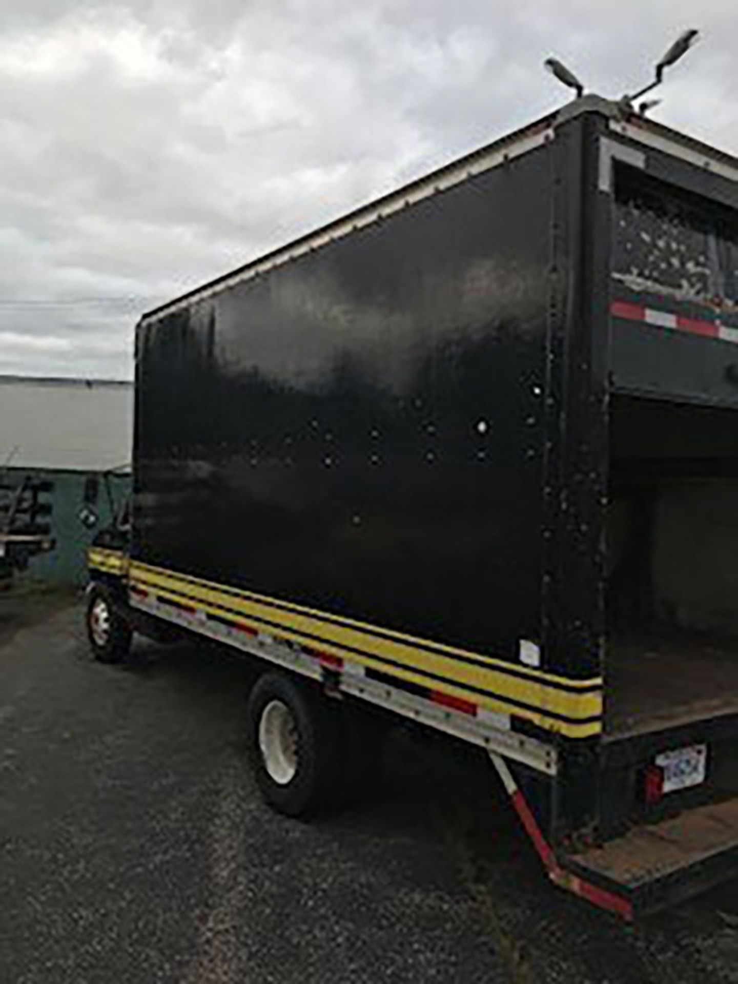 1993 FORD E350 BOX TRUCK; 15' X 7' 10'' X 9' TALL WITH BOX ROLL UP DOOR, DUAL TIRES, DIESEL - Image 7 of 9