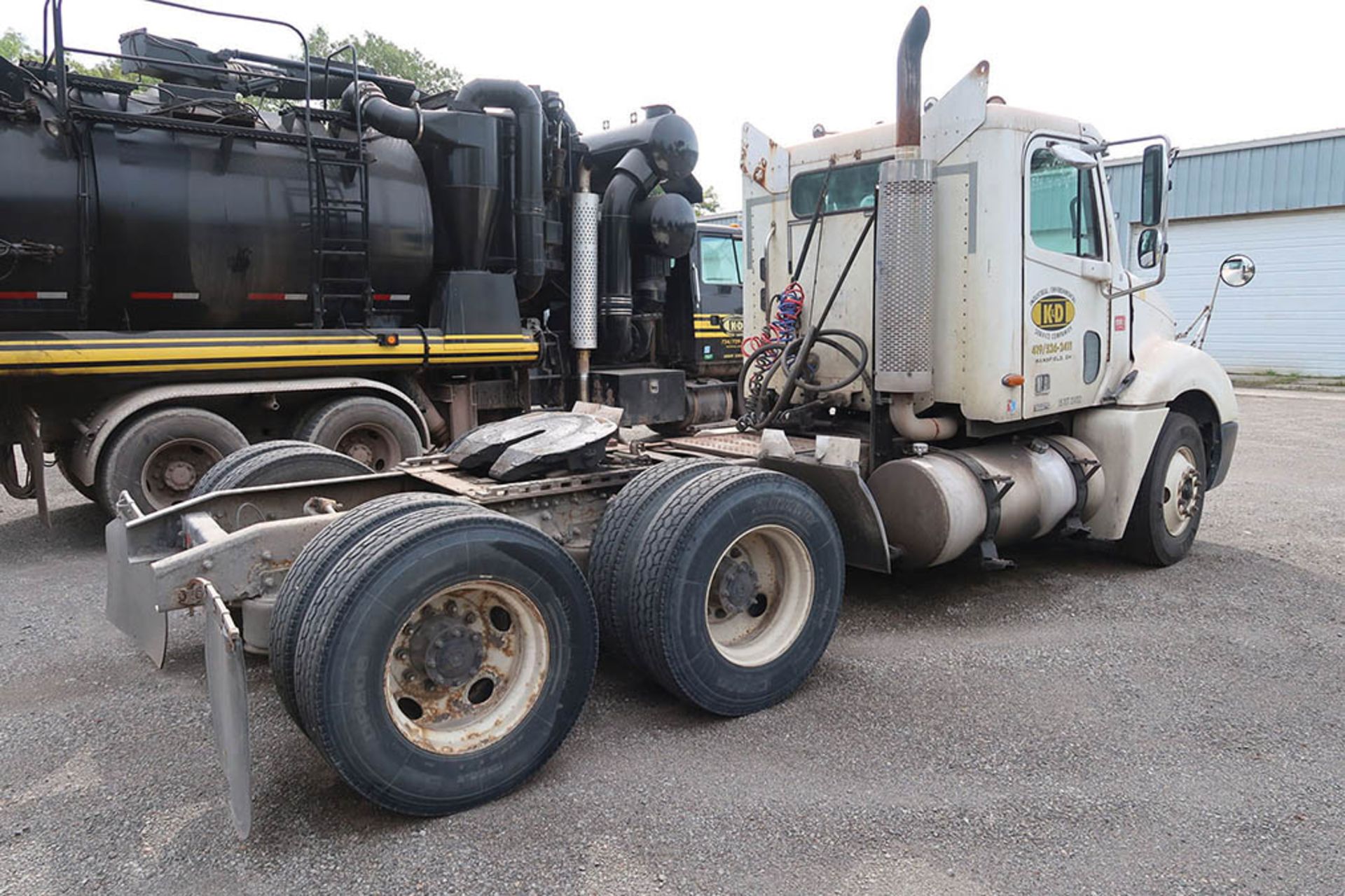 2002 FREIGHTLINER TANDEM AXLE TWIN SCREW SEMI-TRUCK; VIN 1FUJA6AS13LK40Z54, 10-SPEED TRANSMISSION, - Image 3 of 10