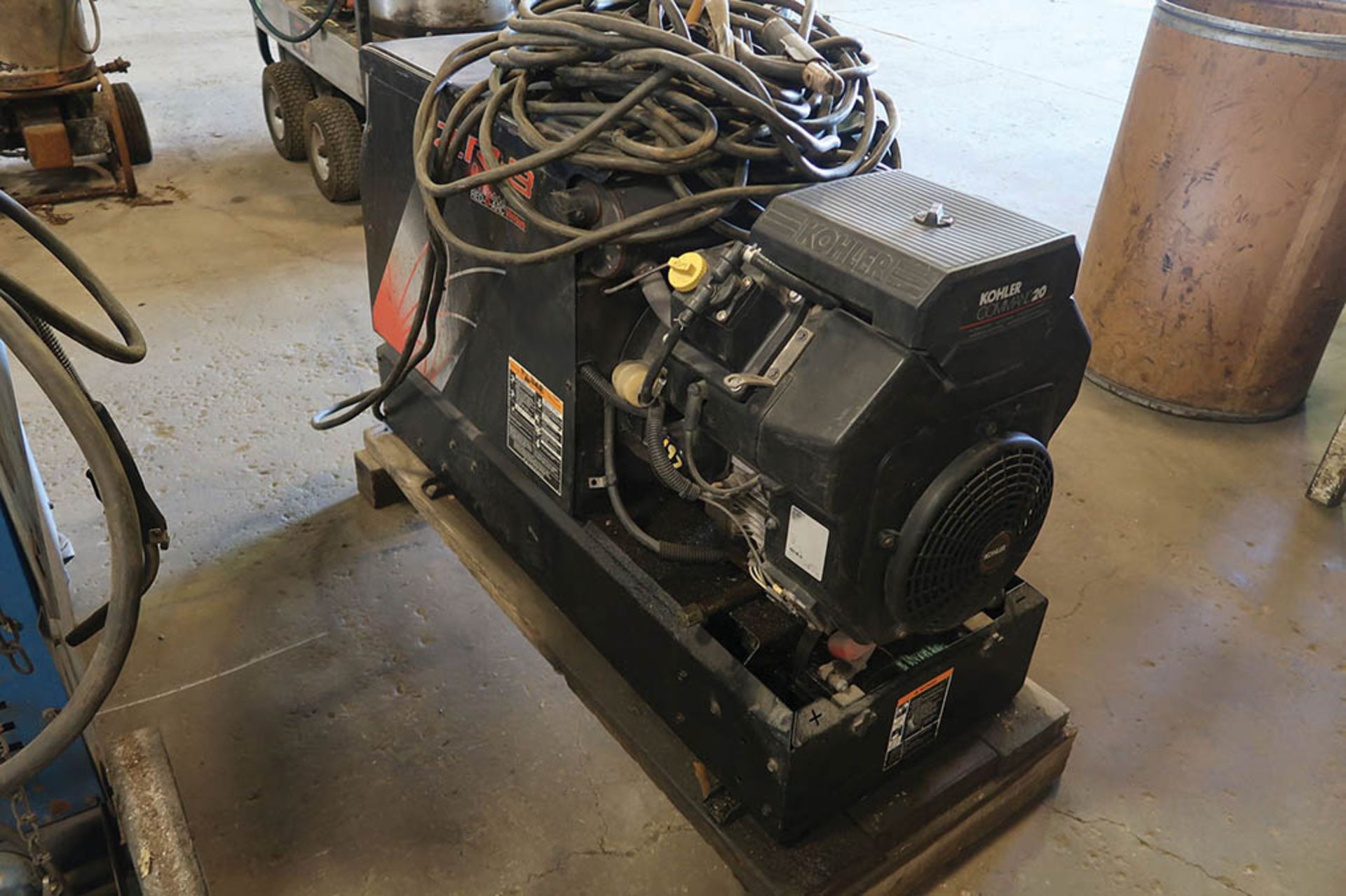 225-AMP RED-D-ARC MODEL ZR-8 GASOLINE POWERED ARC WELDER/ GENERATOR; S/N 41020515126, 253 HOURS - Image 3 of 4