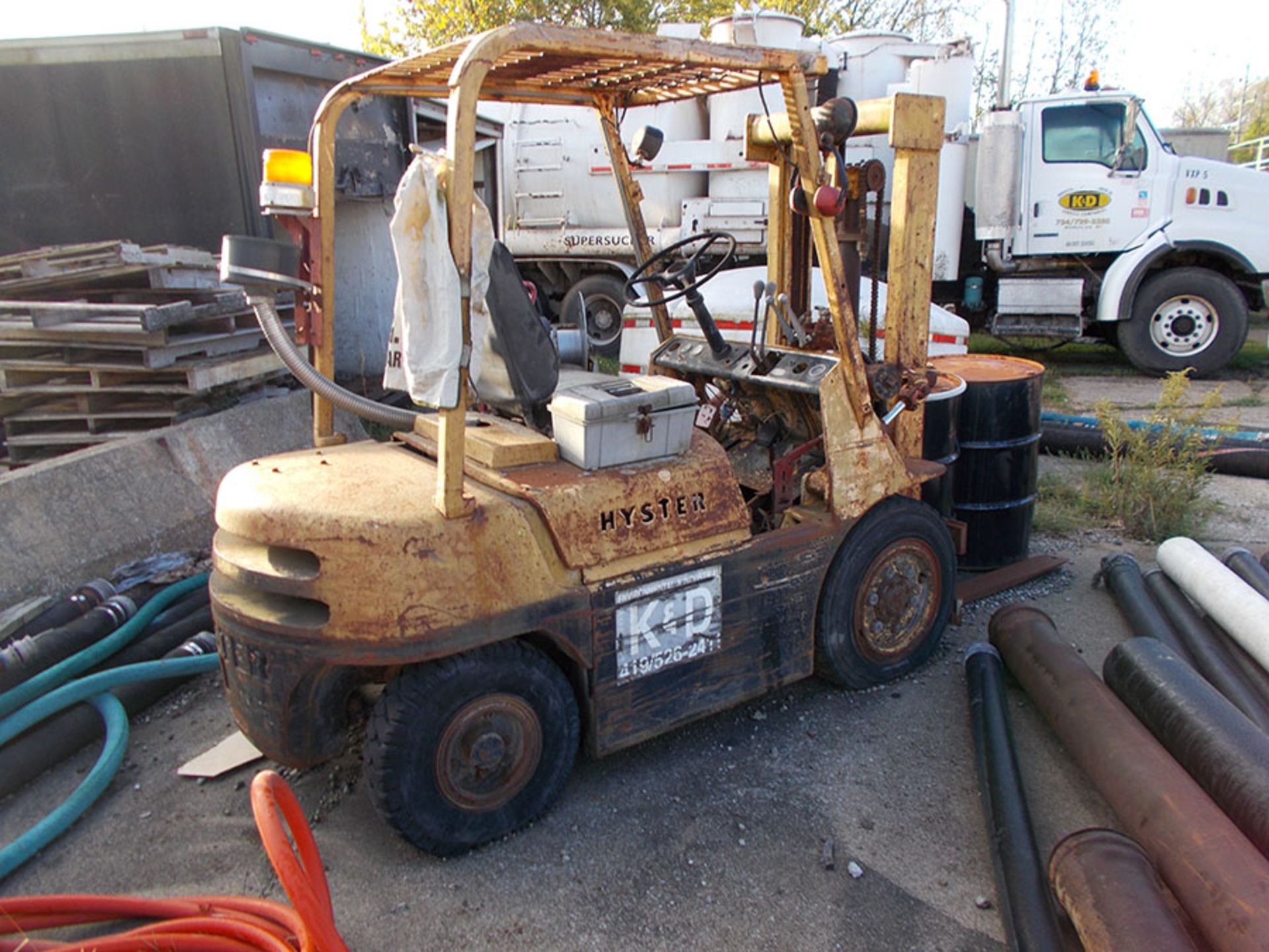 HYSTER 5,000 LB. CAPACITY FORKLIFT; SINGLE STAGE MAST, S/N 126157 (NEEDS REPAIRS) ***LOCATED IN - Image 2 of 2