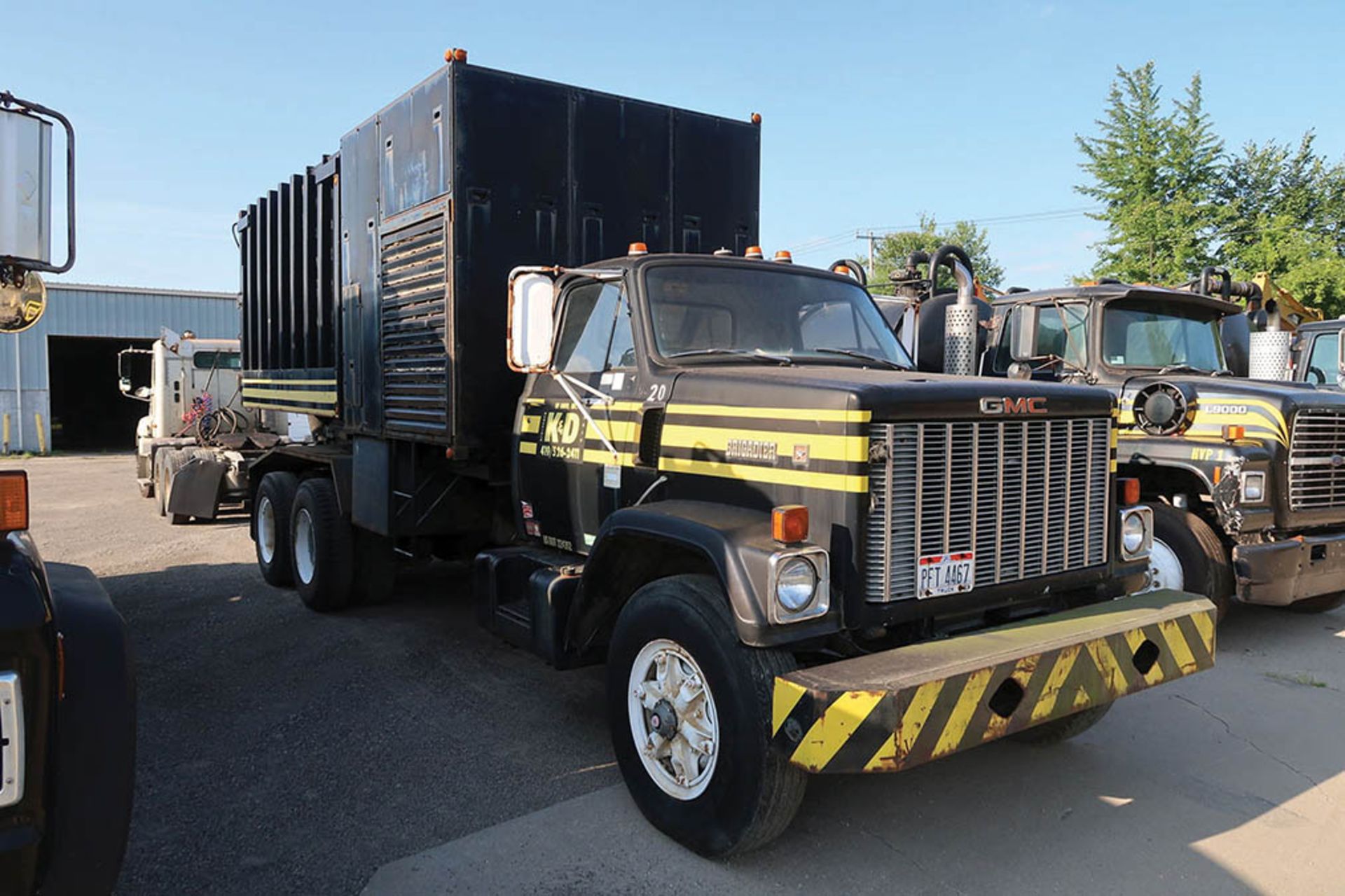 1981 GMC BRIGADIER VACUUM TRUCK; VIN #1GDT8C4Y4BV589823, 5-SPEED TRANSMISSION, 2-SPEED AXLE, - Image 2 of 8