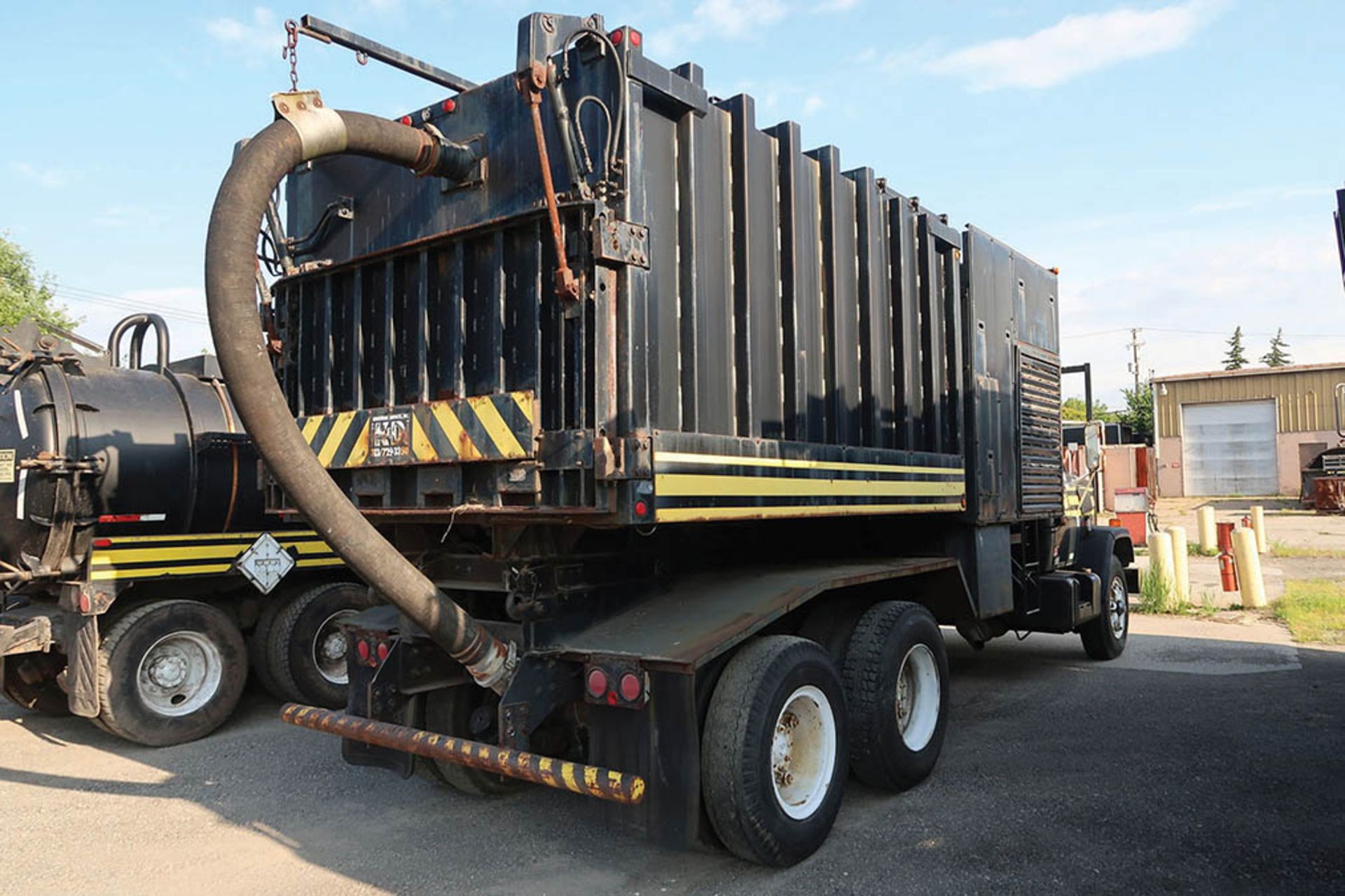 1981 GMC BRIGADIER VACUUM TRUCK; VIN #1GDT8C4Y4BV589823, 5-SPEED TRANSMISSION, 2-SPEED AXLE, - Image 3 of 8