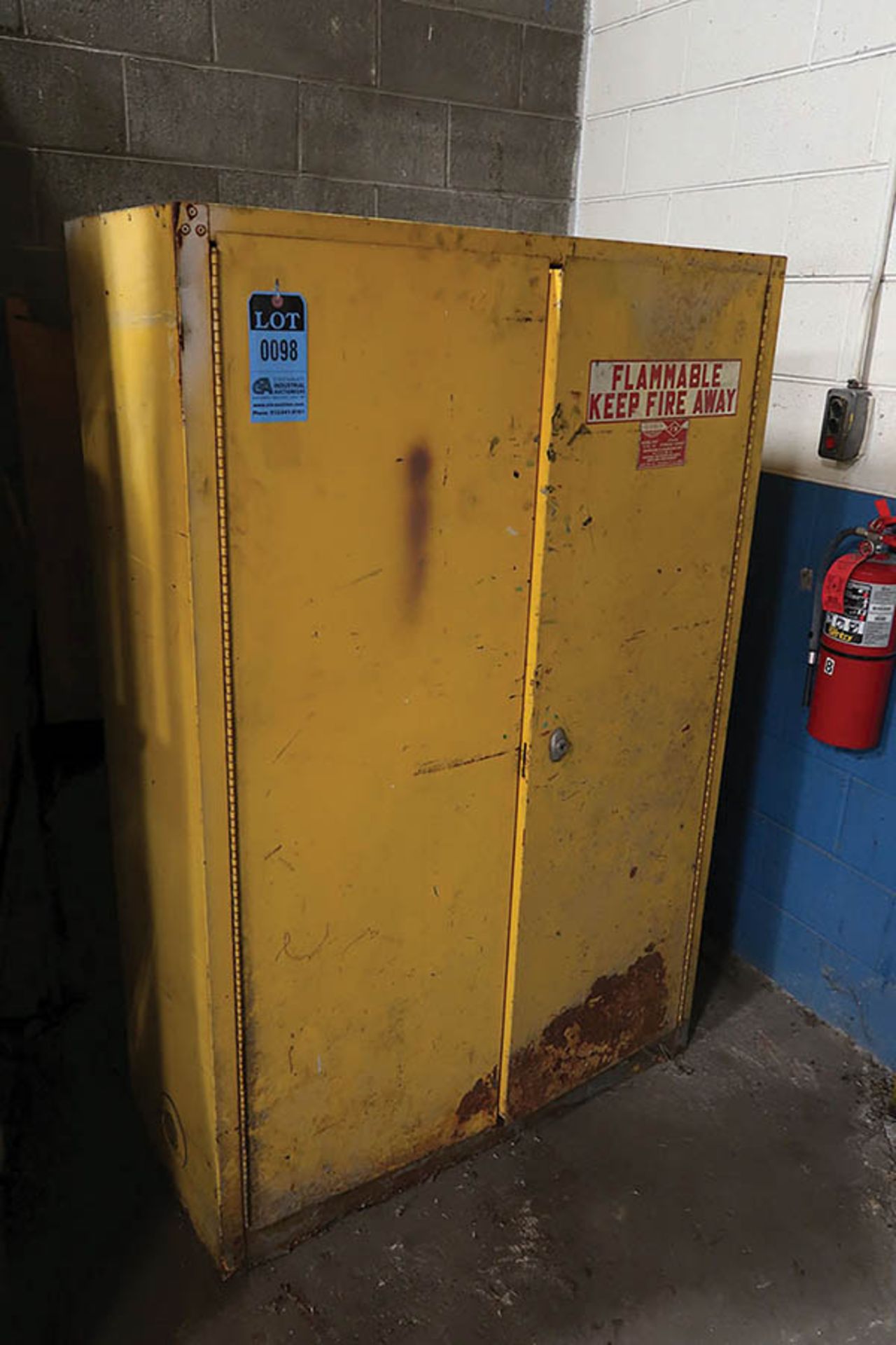 45 GAL CAPACITY FLAMMABLE MATERIAL CABINETS