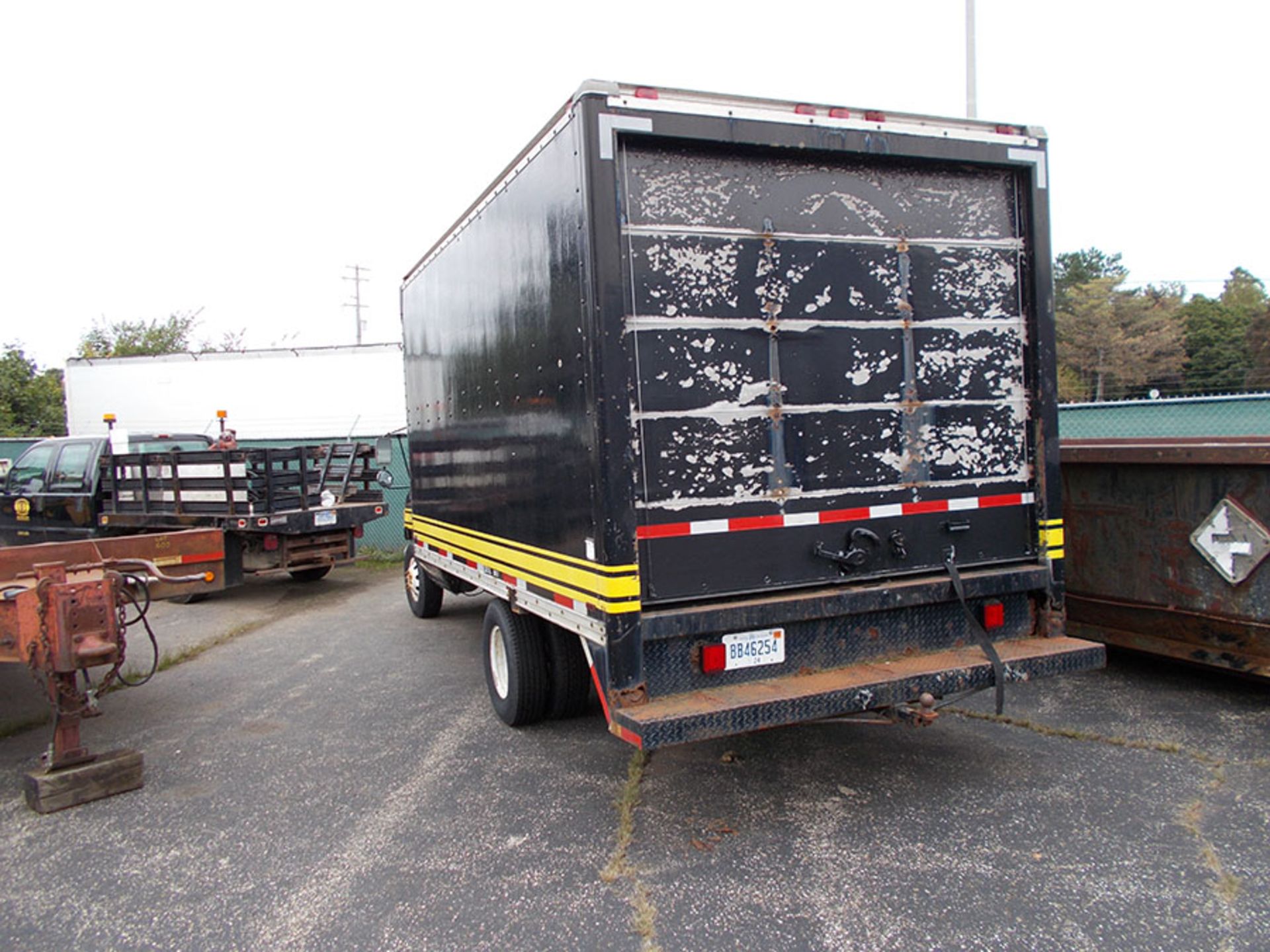 1993 FORD E350 BOX TRUCK; 15' X 7' 10'' X 9' TALL WITH BOX ROLL UP DOOR, DUAL TIRES, DIESEL - Image 4 of 9