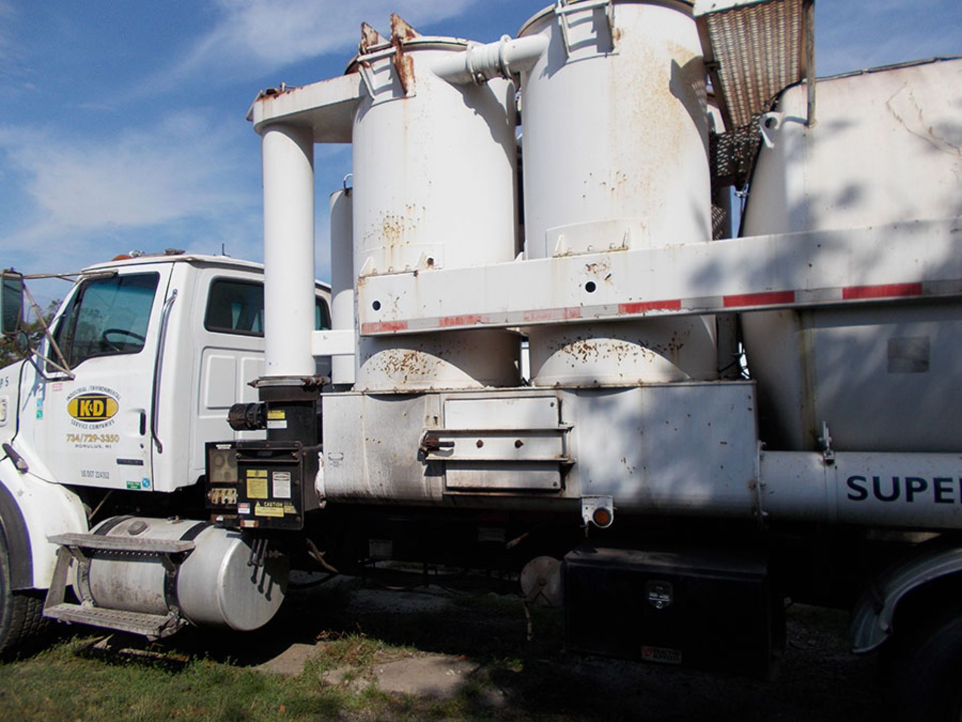 2005 STERLING VACUUM TRUCK; 67,584 MILES, VIN 2FZHAZDEXSAV85028, CAT C13 DIESEL 10SP EATON - Image 2 of 5