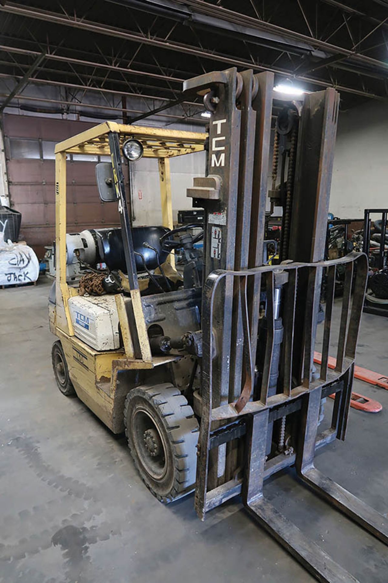 4,500 LB. TCM FG20 LP GAS CUSHION TIRE FORKLIFT; S/N N/A, 3-STAGE MAST, 32'' MAST HEIGHT, 1,984 - Image 2 of 6