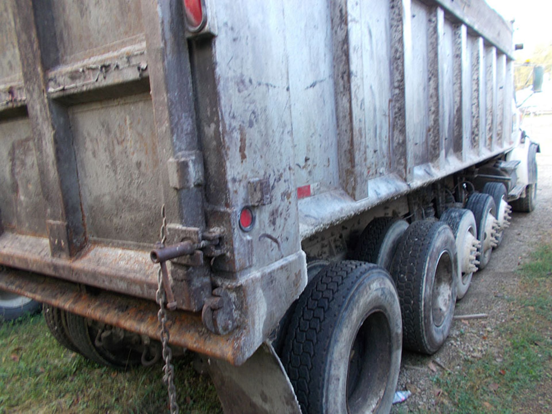 2001 STERLING DUMP TRUCK; 6-AXLE, 21' X 4' 4'' TALL BED, VIN 2FZHAZAS01AH49638 ***LOCATED IN - Image 2 of 3