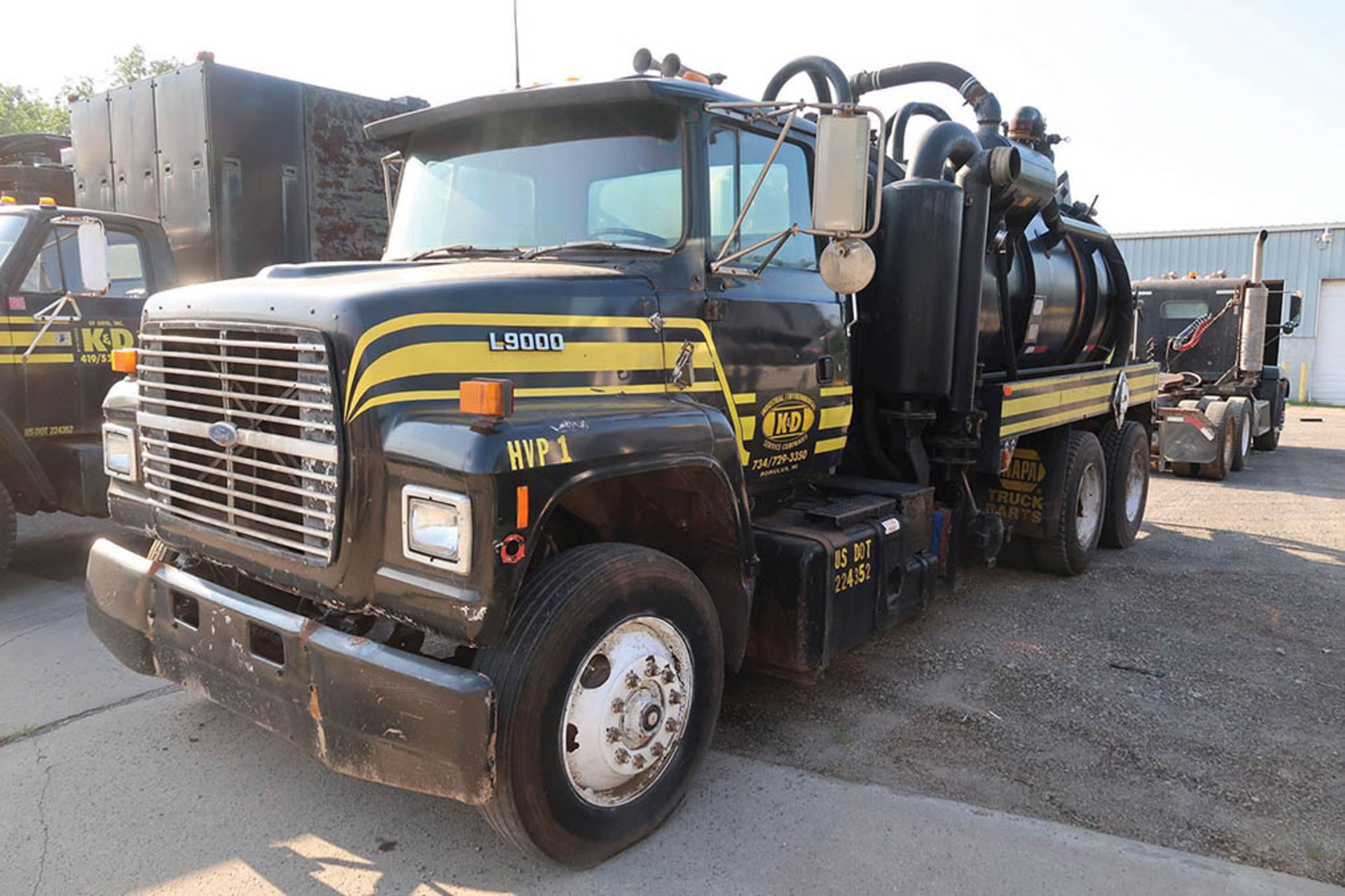 1991 FORD L9000 TANDEM AXLE HD PUMPER TRUCK; VIN #1FDYW90W3MVA01481, EATON FULLER TRANSMISSION, 2-