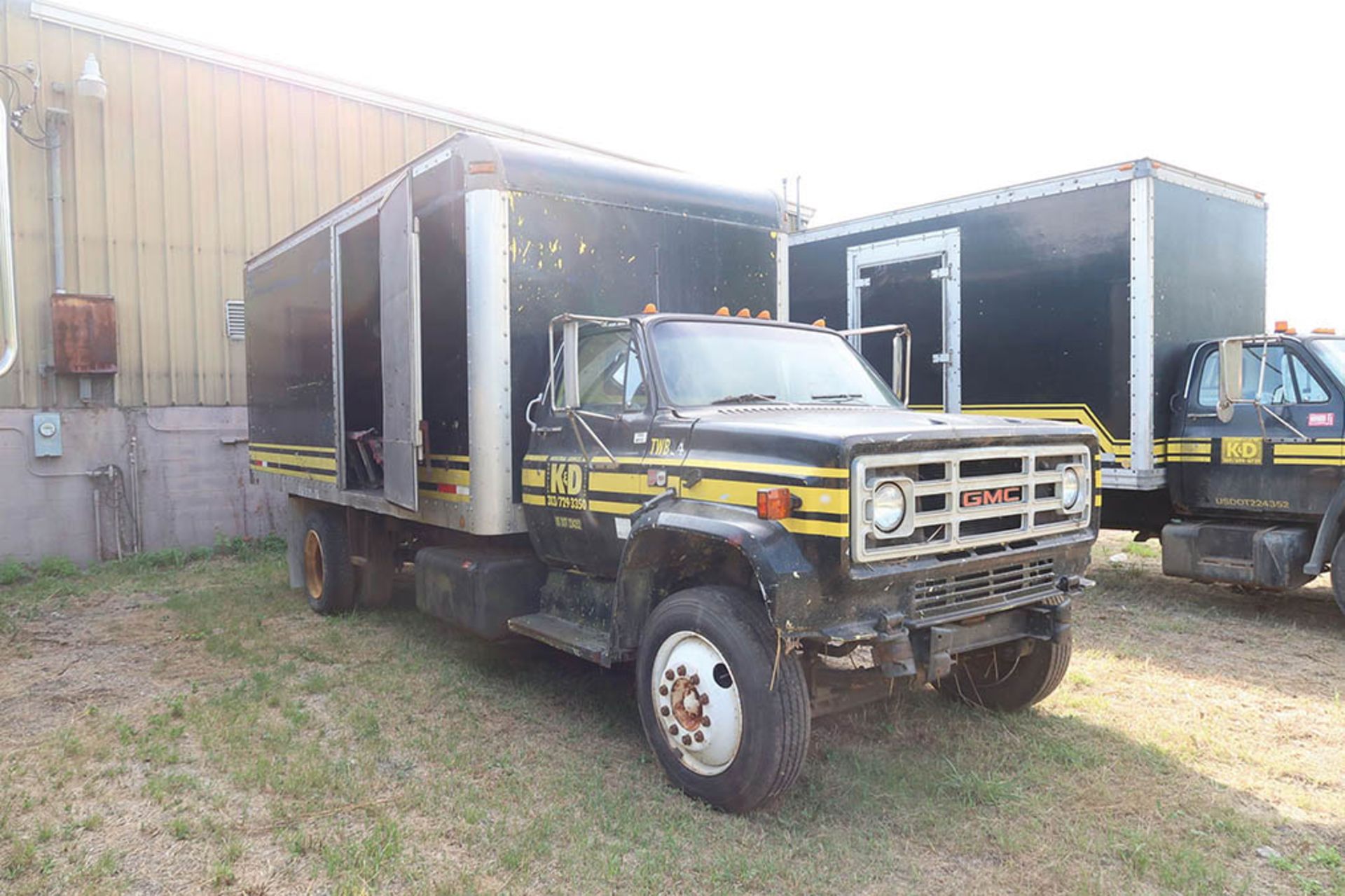 1988 GMC WATER BLASTER TRUCK; VIN# 1GDJ7D1B0JV514082, NLB MODEL 1012D-1N WATER BLASTER, MILES N/A, - Image 2 of 9