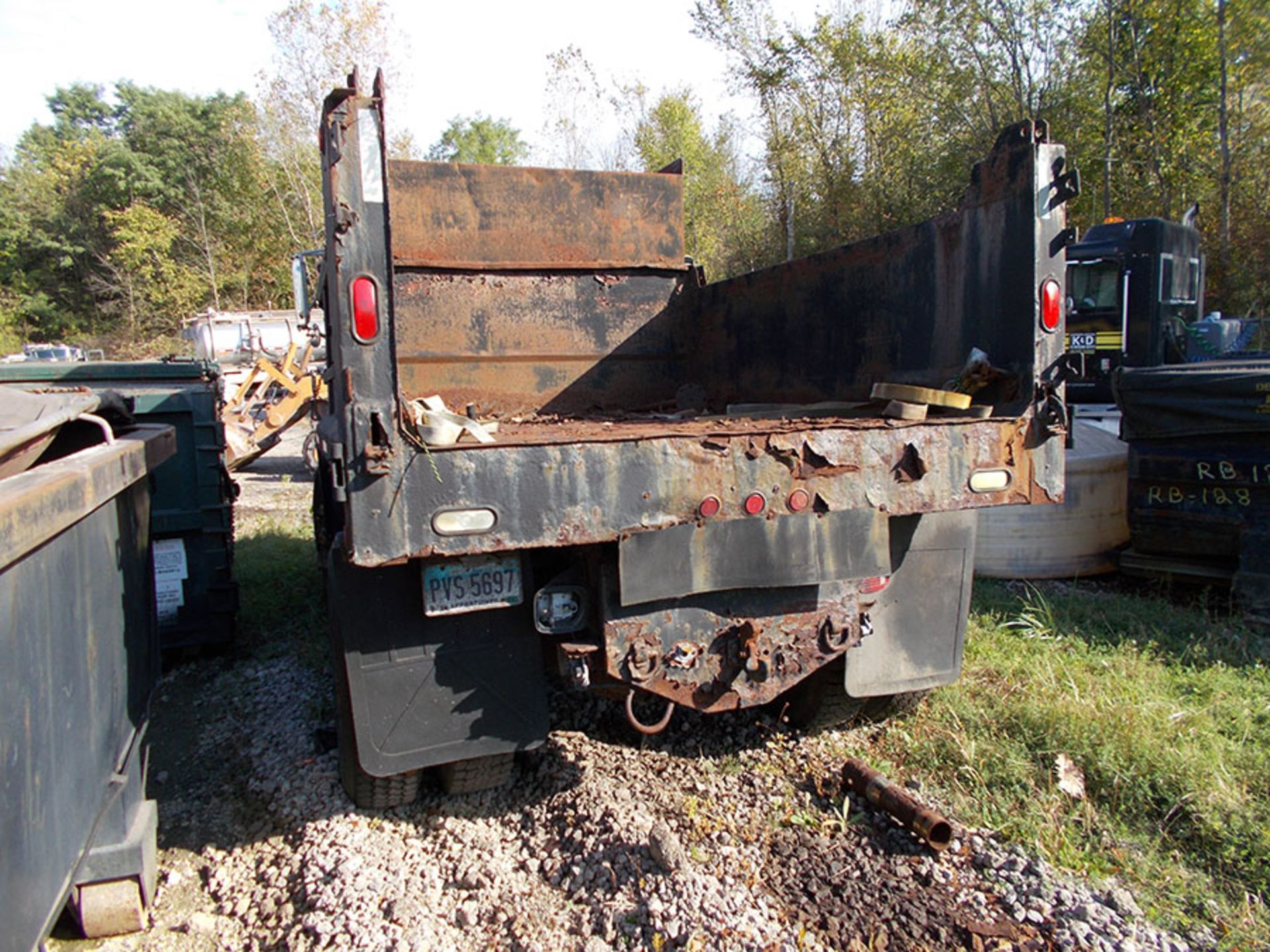 1991 INTERNATIONAL DUMP TRUCK; 18,867 MILES, VIN 1HSHANSN8MH366406 (OUT OF ORDER) ***LOCATED IN - Image 2 of 4