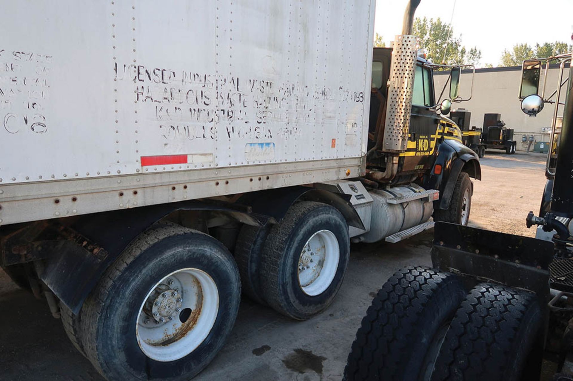 1996 FORD LTL9000 T/A TWIN SCREW SEMI-TRUCK; VIN # 1FTZA99W6TVA08854, EATON FULLER TRANS, CAT 3406 - Image 3 of 8