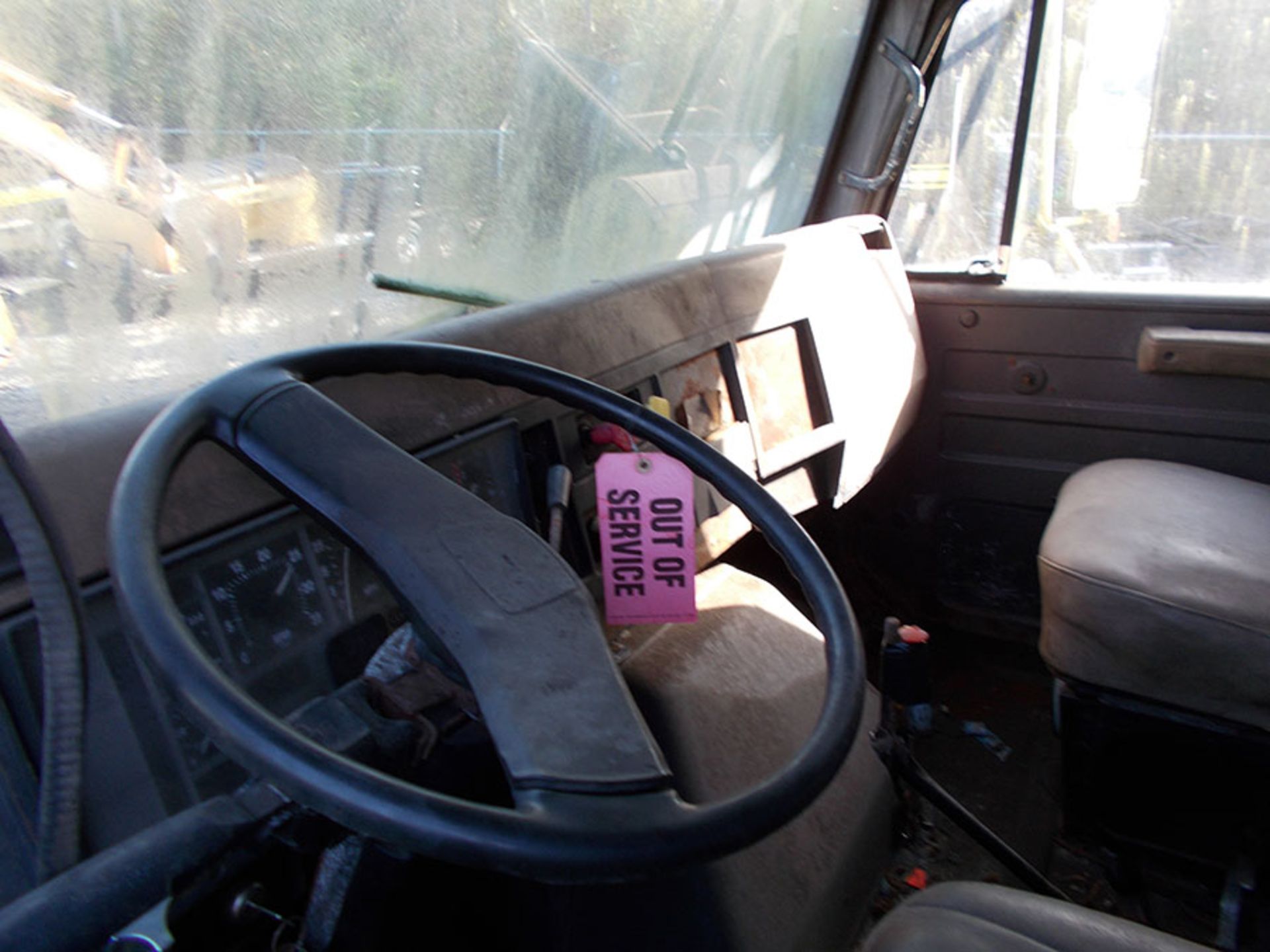 1991 INTERNATIONAL DUMP TRUCK; 18,867 MILES, VIN 1HSHANSN8MH366406 (OUT OF ORDER) ***LOCATED IN - Image 3 of 4