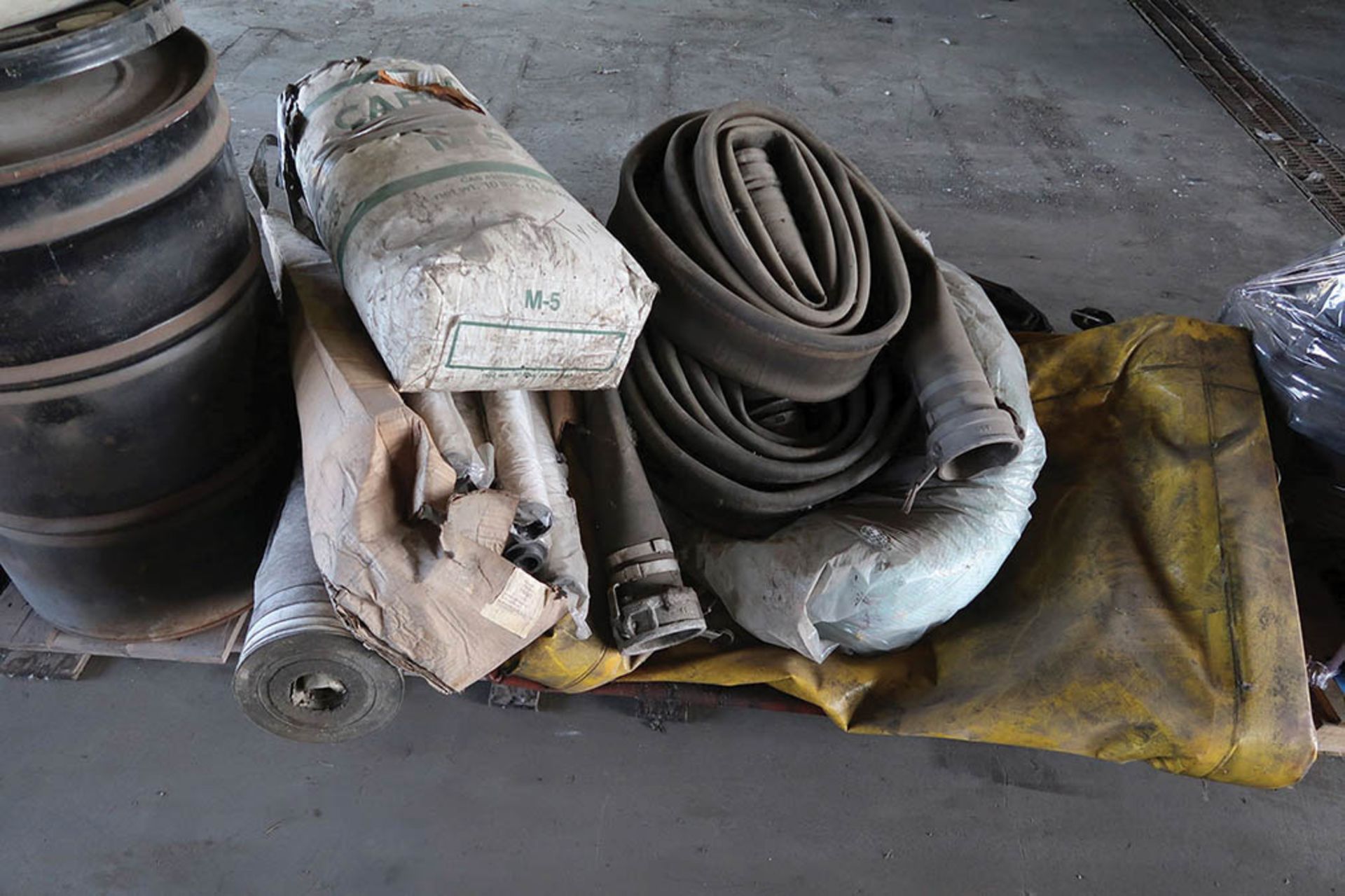 SKIDS MISCELLANEOUS COUPLINGS, VACUUM HEADS, HOSE, TARPS - Image 4 of 5