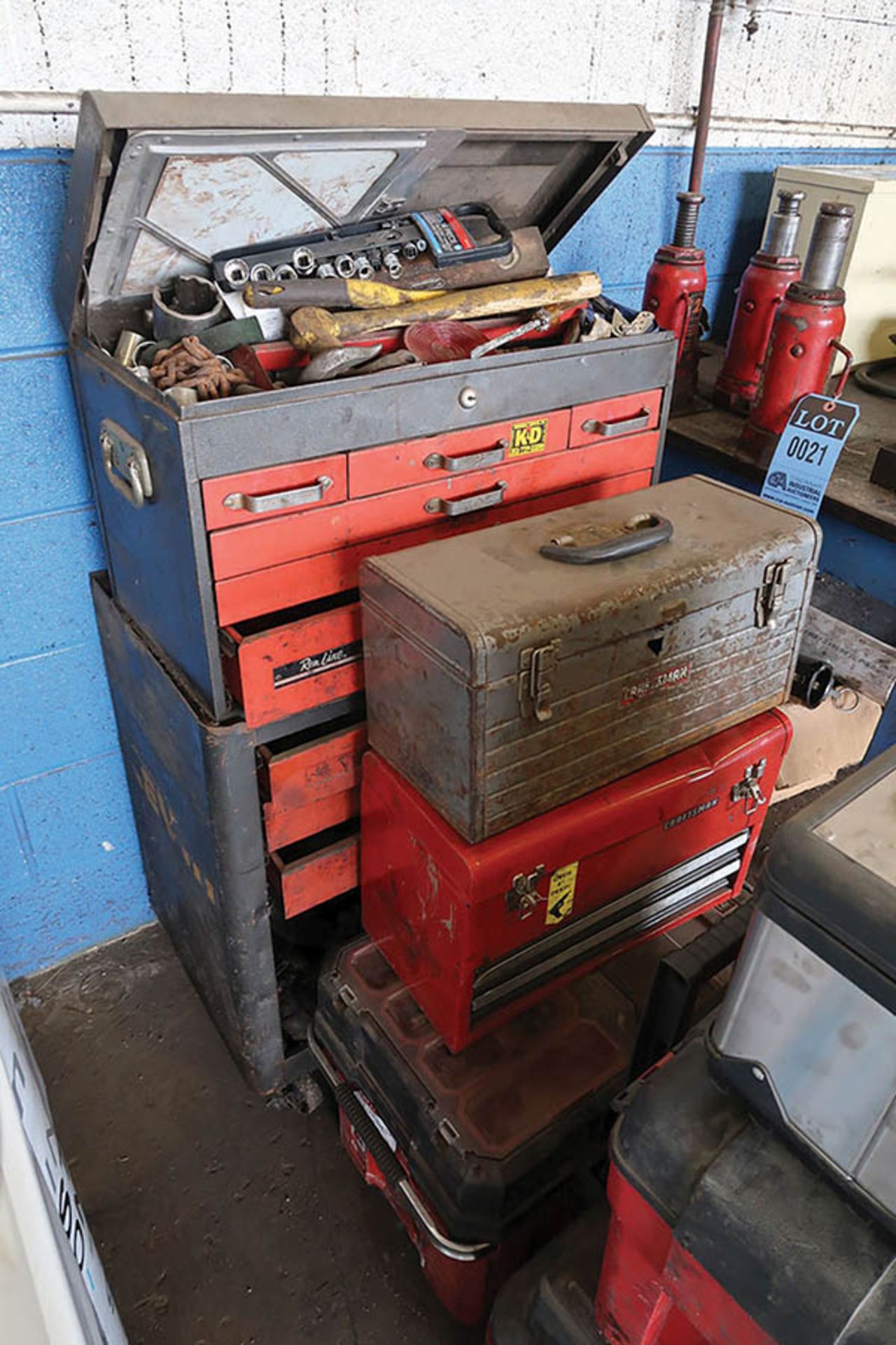 (LOT) TOOLBOXES WITH TOOLS - Image 4 of 4