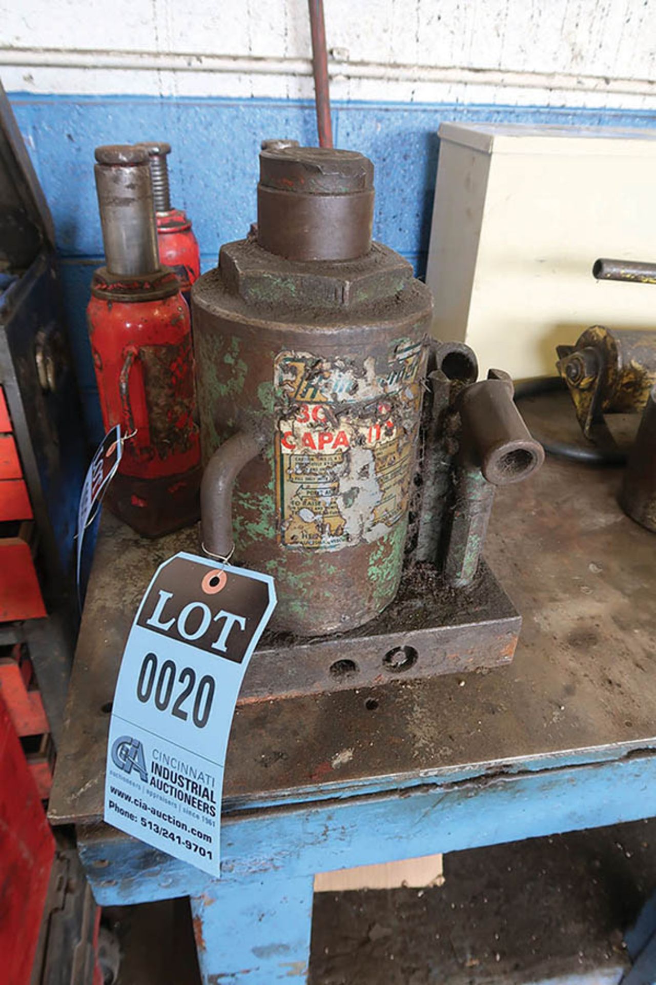 30 TON HYDRAULIC BOTTLE JACK - Image 2 of 2