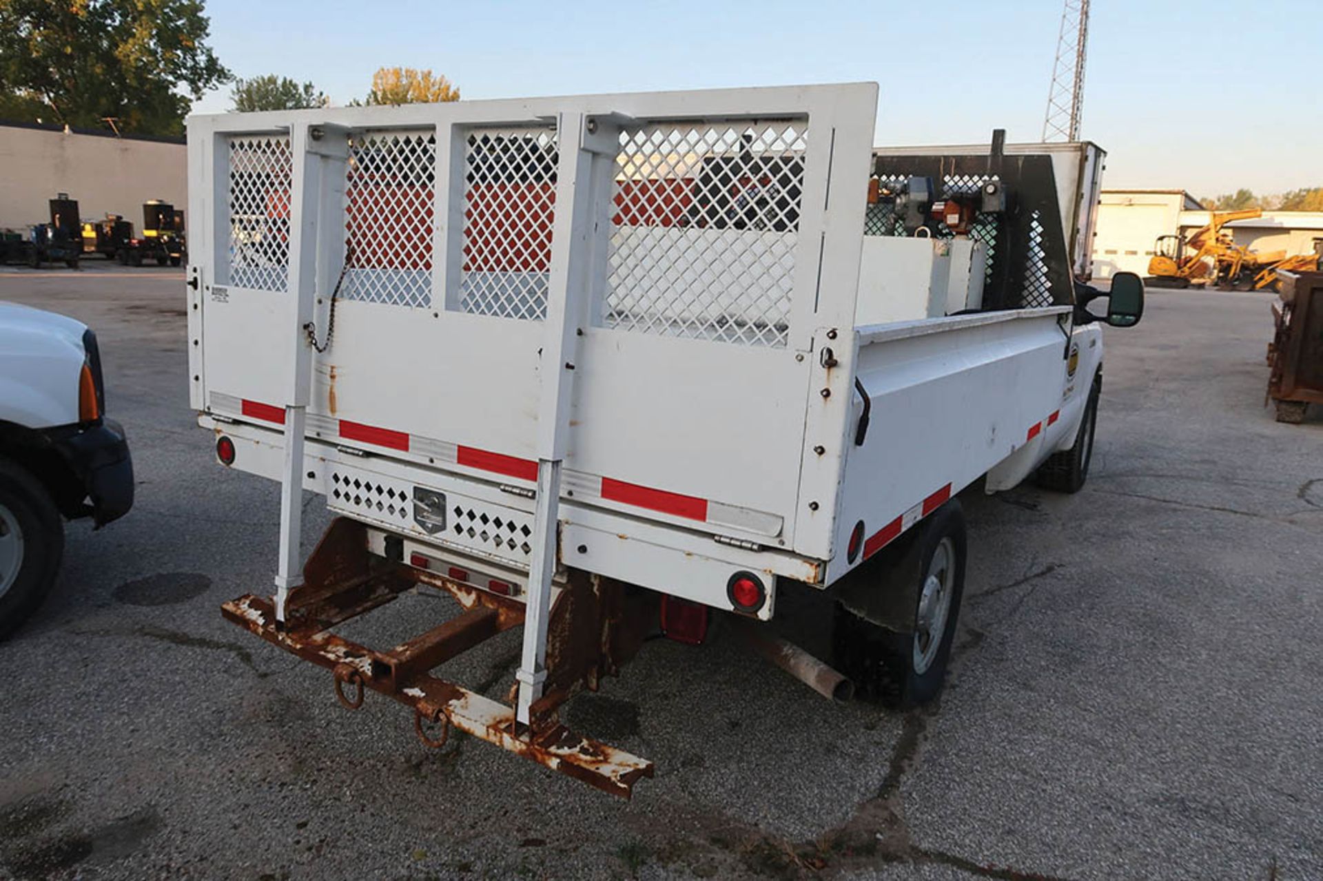 2006 FORD F-350 XL SUPER DUTY STAKE TRUCK, VIN # 1FDSF34596EA76239, 5.4 L 3V TRITON GASOLINE ENGINE, - Image 3 of 9