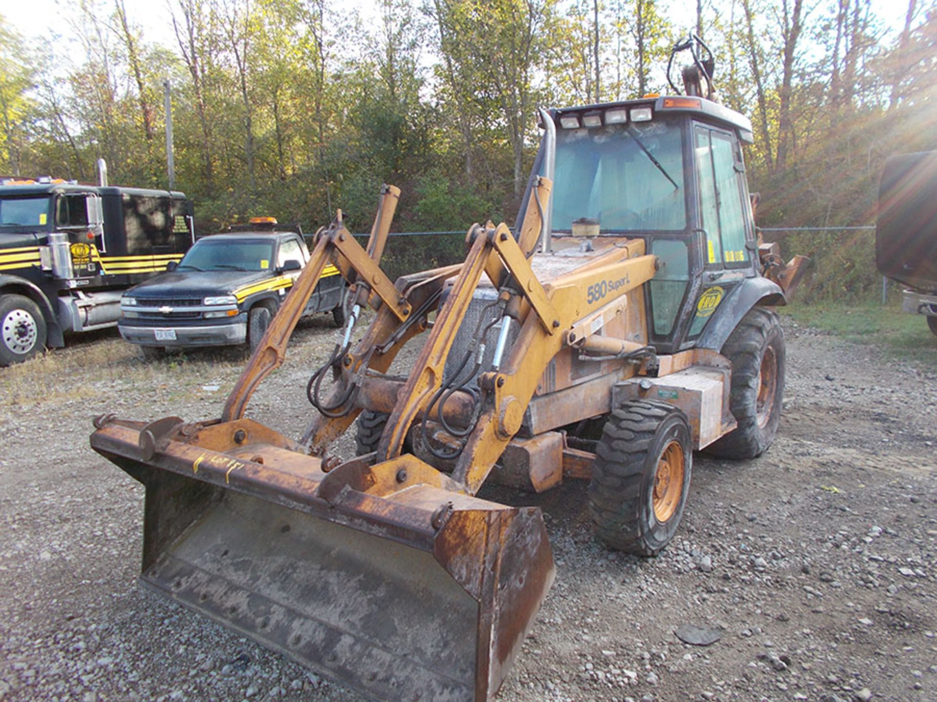 CASE RUBBER TIRE BACKHOE LOADER; 5,071 HOURS, MODEL 580 SUPERL, 4-WHEEL DRIVE, S/N JJG0202450 ***