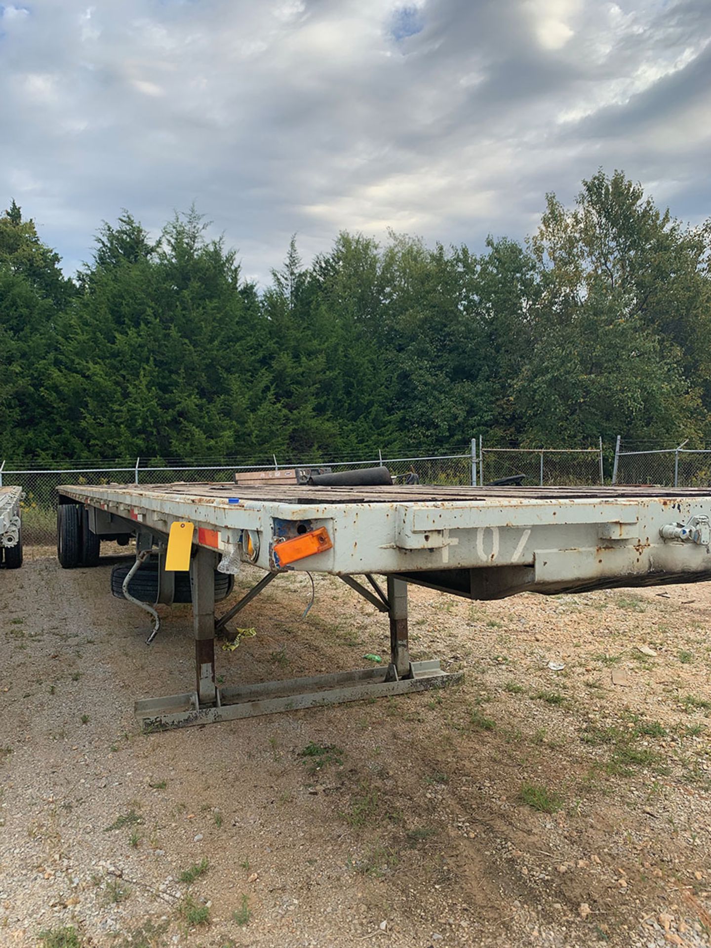 UTILITY 48' FLATBED TRAILER, T/A, WOOD DECK, AIR RIDE SUSPENSION