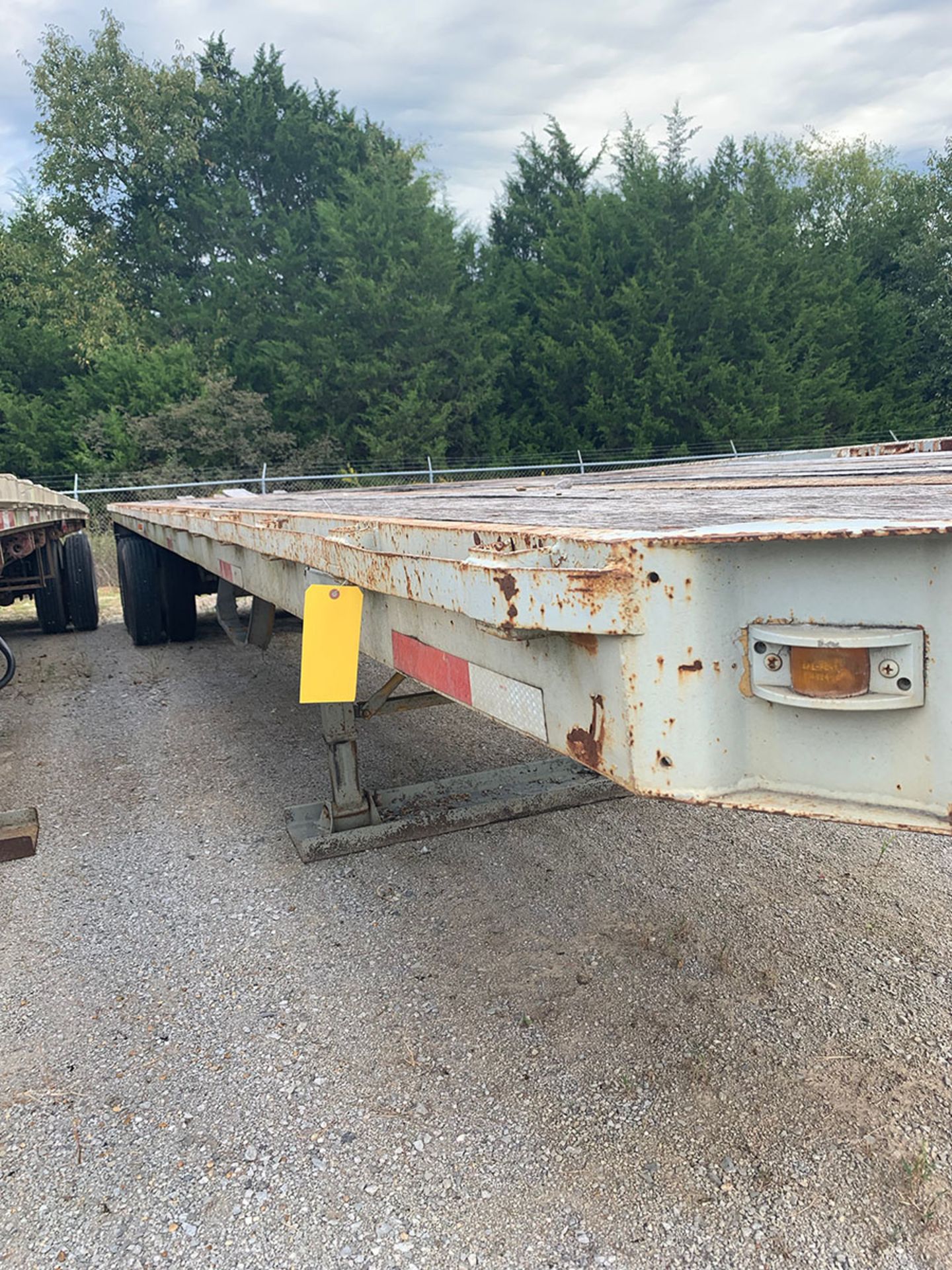 FONTAINE 40' FLATBED TRAILER, T/A, WOOD DECK, AIR RIDE SUSPENSION