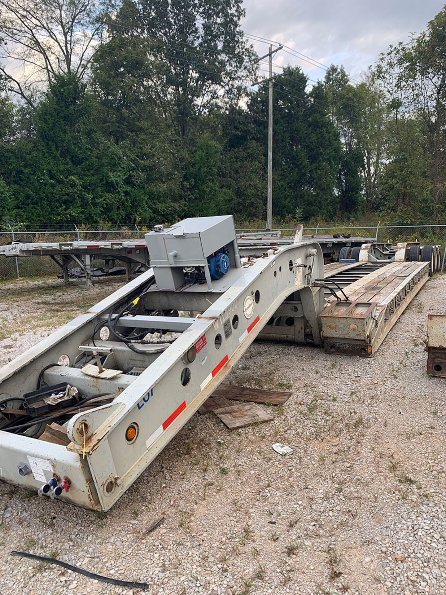 2008 FONTAINE RENEGADE LXTN RGN EXTENDABLE TRI-AXLE LOWBOY TRAILER 40-TON CAP.