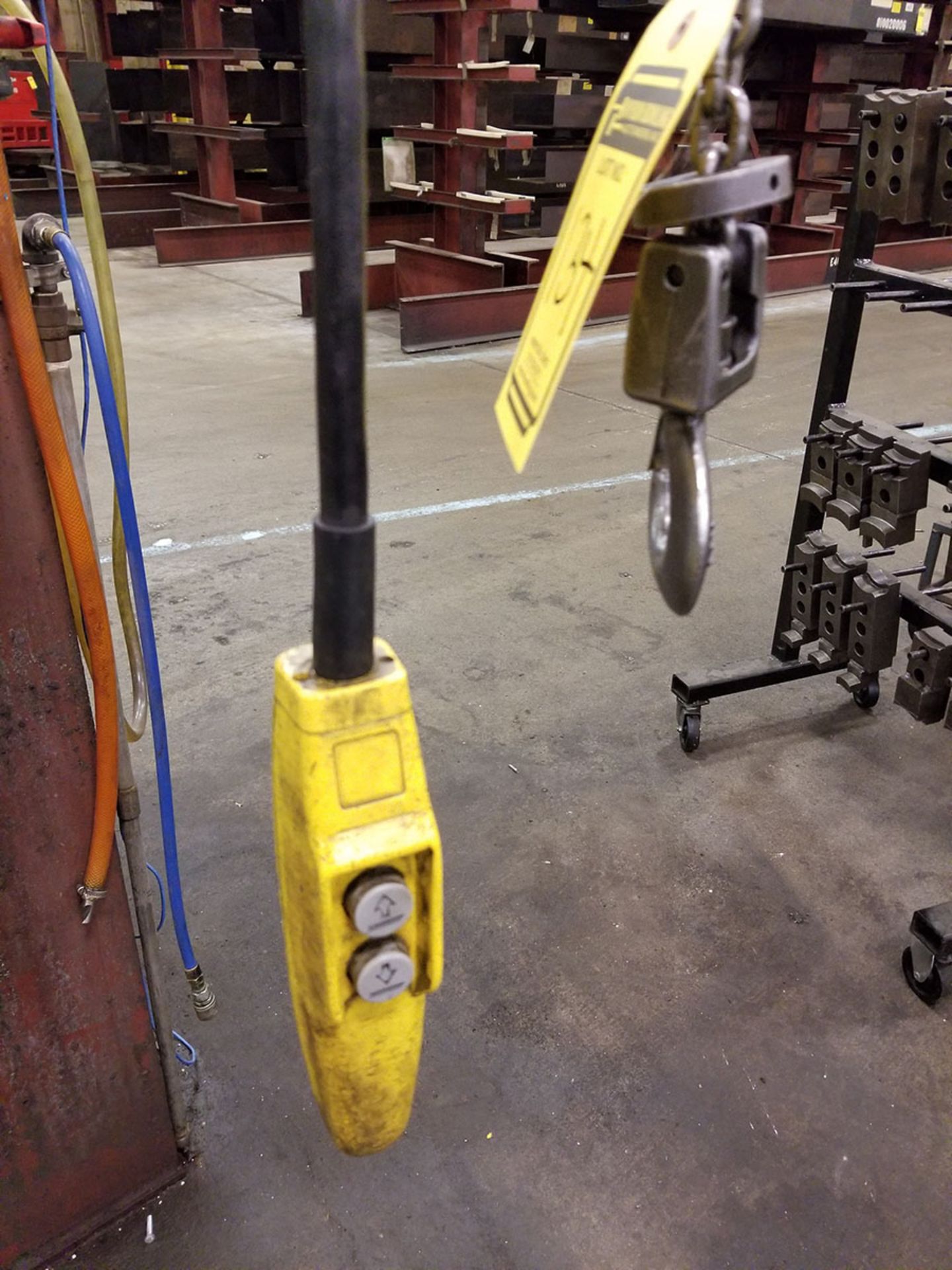 1/2 TON COLUMN MOUNTED JIB CRANE WITH BUDGIT 1/2 TON ELECTRIC CHAIN HOIST WITH PENDANT CONTROL - Image 2 of 6