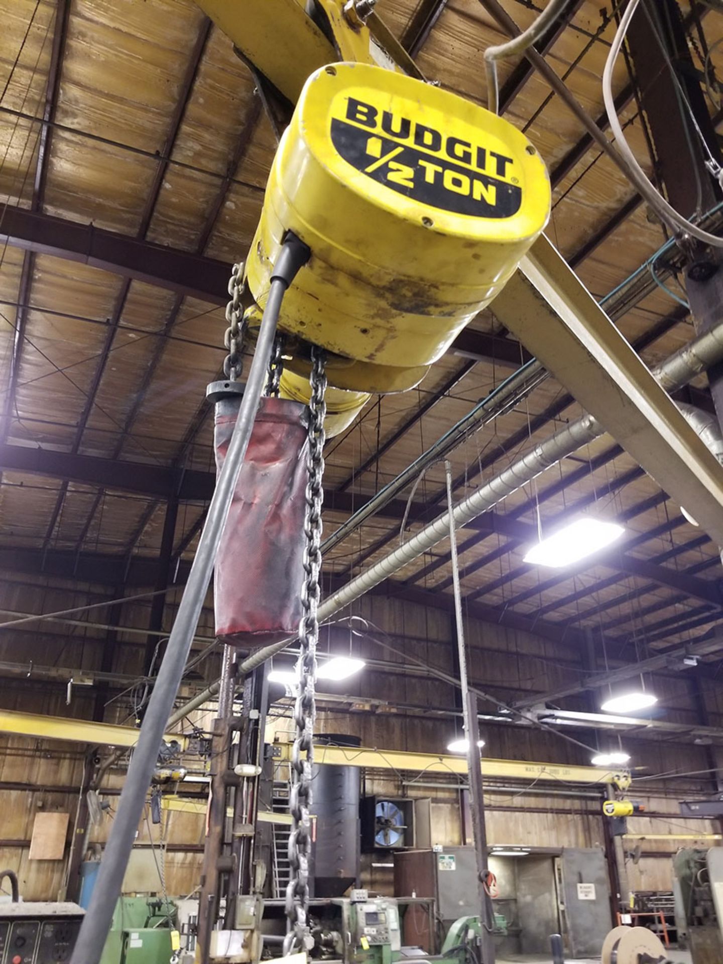 1/2 TON COLUMN MOUNTED JIB CRANE WITH BUDGIT 1/2 TON ELECTRIC CHAIN HOIST WITH PENDANT CONTROL - Image 3 of 5