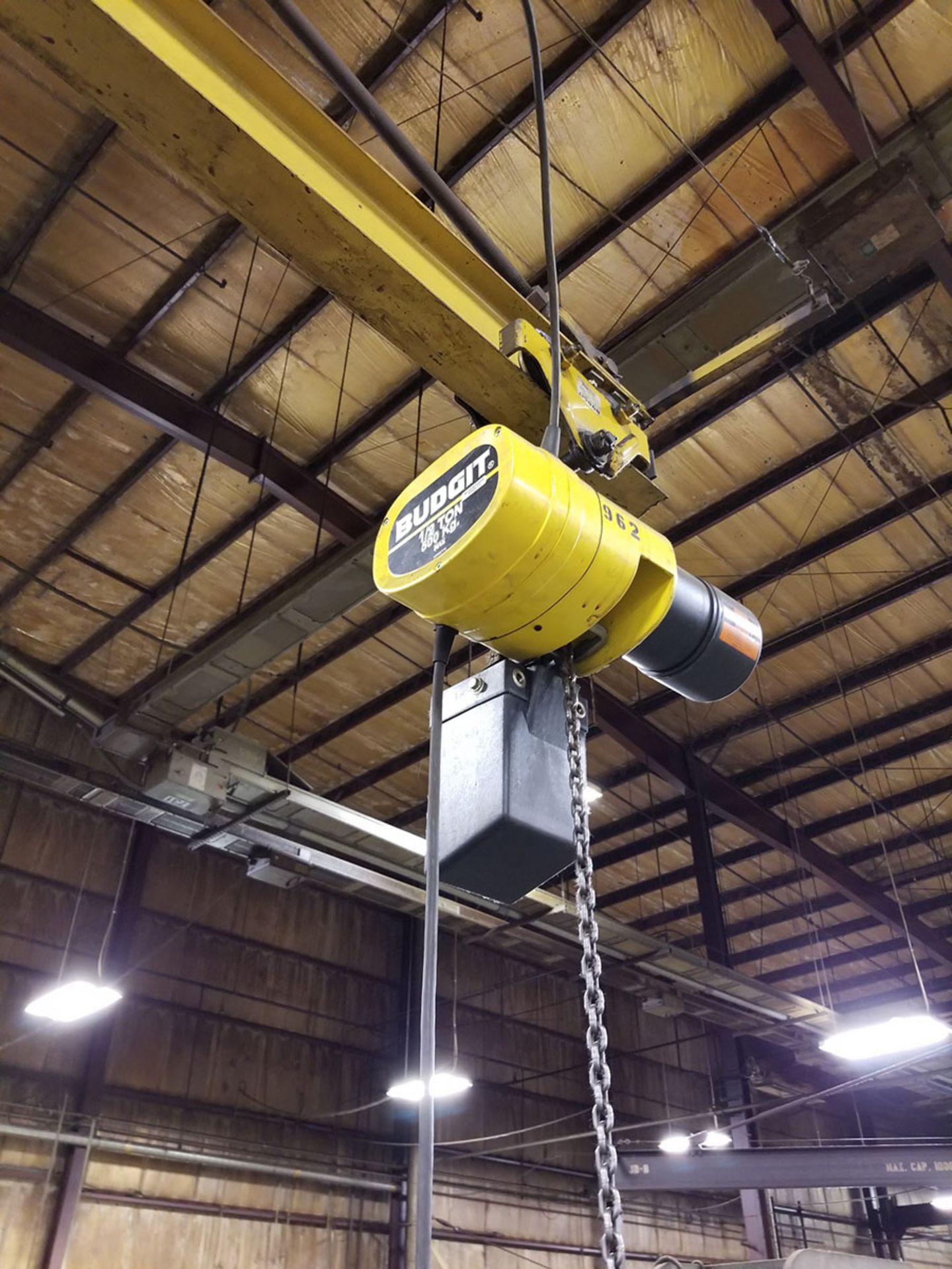 1/2 TON COLUMN MOUNTED JIB CRANE WITH BUDGIT 1/2 TON ELECTRIC CHAIN HOIST WITH PENDANT CONTROL - Image 3 of 5