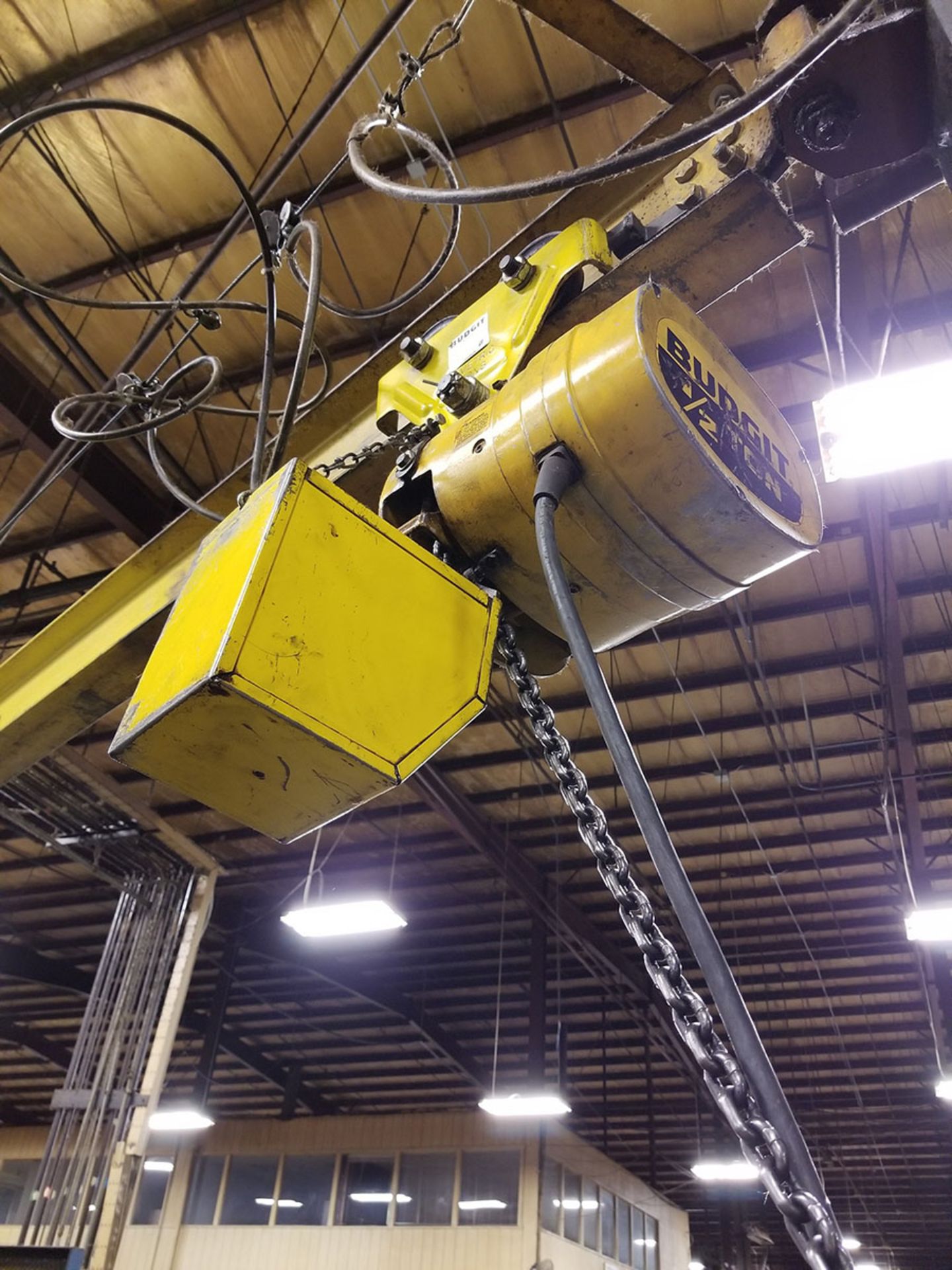 1/2 TON COLUMN MOUNTED JIB CRANE WITH BUDGIT 1/2 TON ELECTRIC CHAIN HOIST WITH PENDANT CONTROL - Image 4 of 8