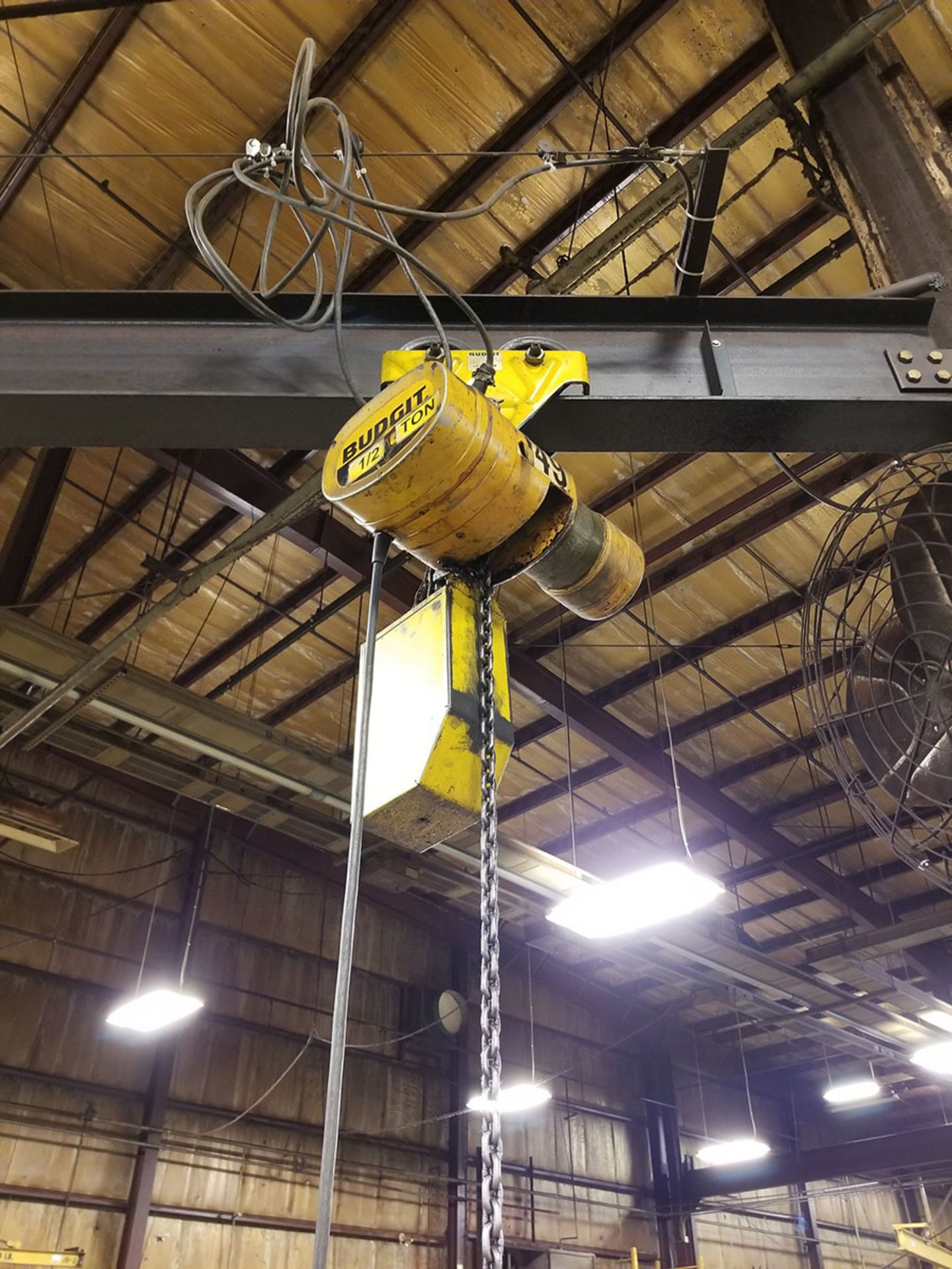 1/2 TON COLUMN MOUNTED JIB CRANE WITH BUDGIT 1/2 TON ELECTRIC CHAIN HOIST WITH PENDANT CONTROL - Image 3 of 5